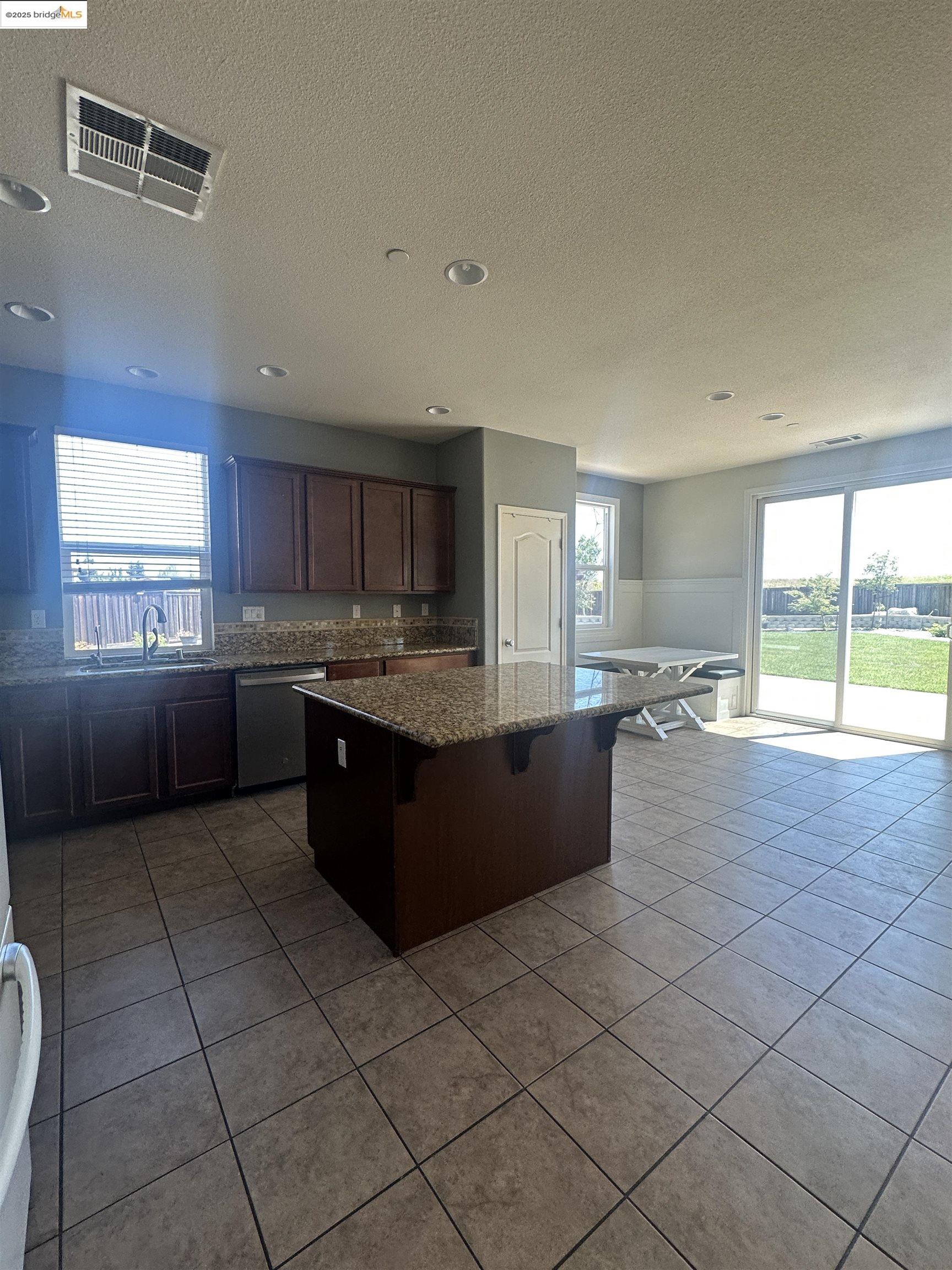 649 Poplar Ct, Oakley, California 94561, 5 Bedrooms Bedrooms, 12 Rooms Rooms,3 BathroomsBathrooms,Residential Lease,For Rent,649 Poplar Ct,41094094
