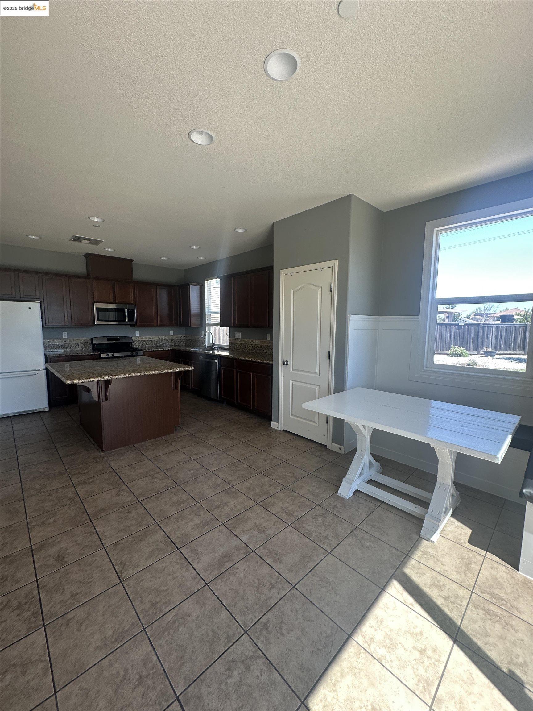 649 Poplar Ct, Oakley, California 94561, 5 Bedrooms Bedrooms, 12 Rooms Rooms,3 BathroomsBathrooms,Residential Lease,For Rent,649 Poplar Ct,41094094