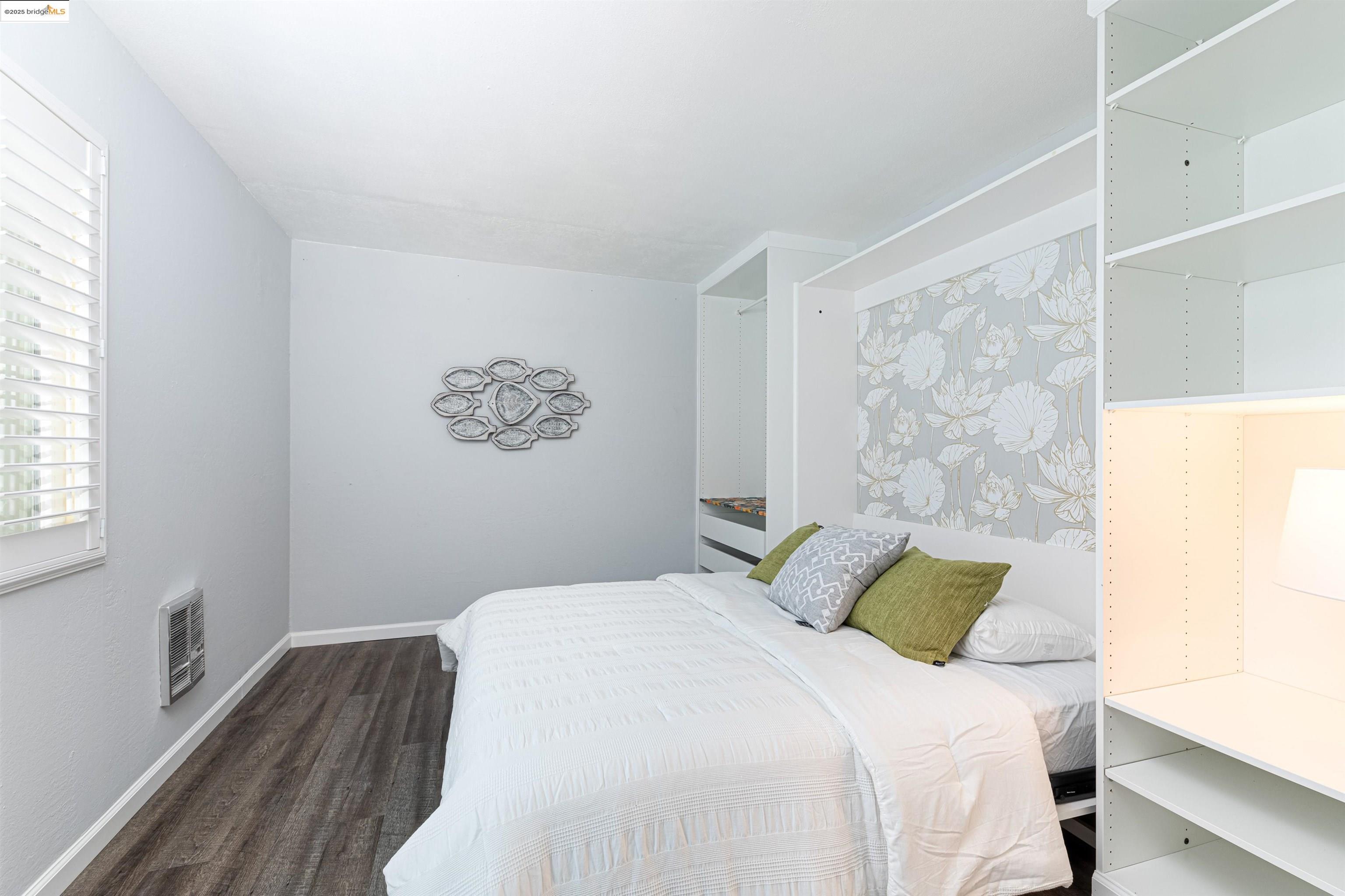 360 Vernon St Apt 209, Oakland, California 94610, 2 Bedrooms Bedrooms, 4 Rooms Rooms,1 BathroomBathrooms,Residential,For Sale,360 Vernon St Apt 209,41094107