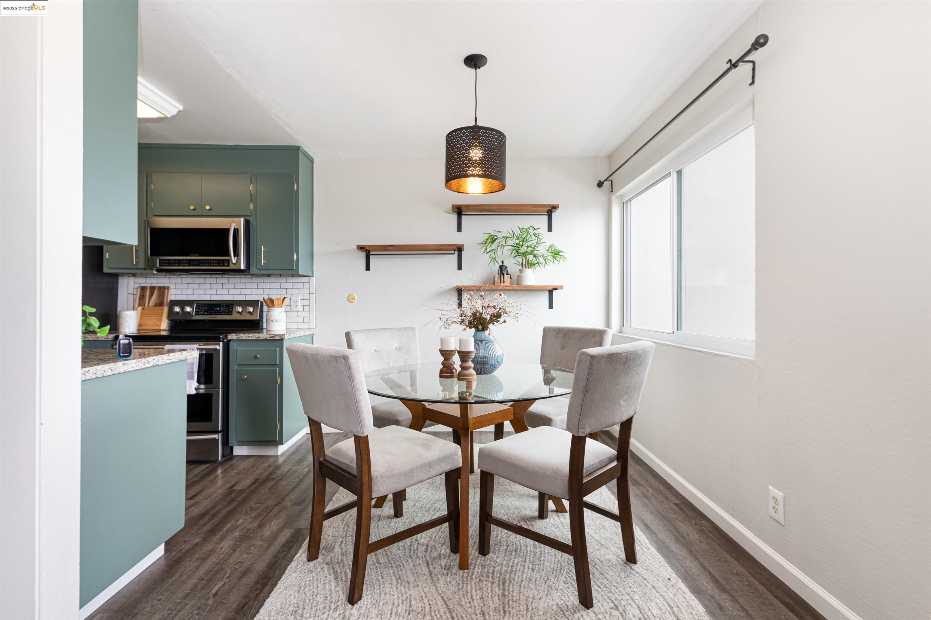360 Vernon St Apt 209, Oakland, California 94610, 2 Bedrooms Bedrooms, 4 Rooms Rooms,1 BathroomBathrooms,Residential,For Sale,360 Vernon St Apt 209,41094107