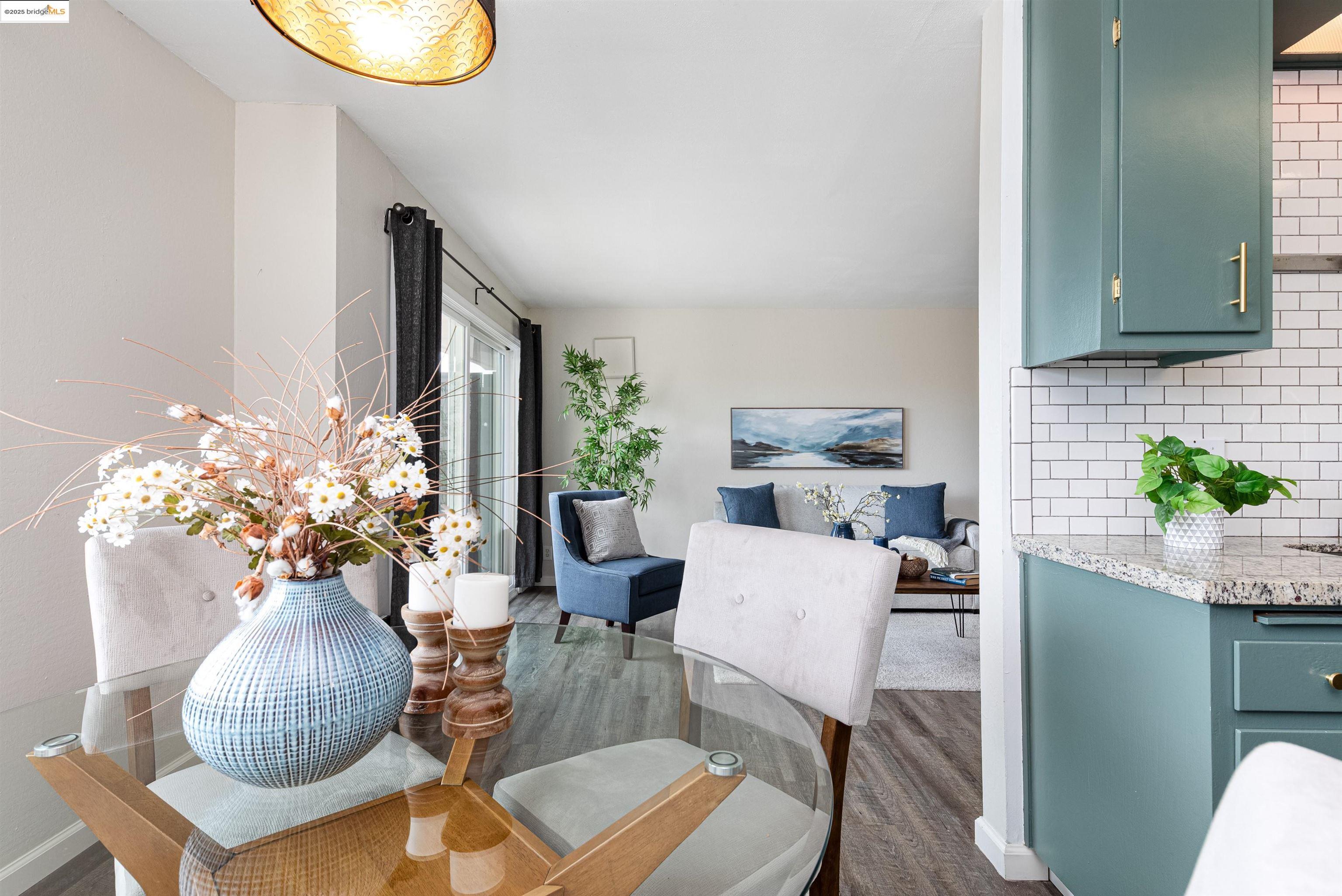 360 Vernon St Apt 209, Oakland, California 94610, 2 Bedrooms Bedrooms, 4 Rooms Rooms,1 BathroomBathrooms,Residential,For Sale,360 Vernon St Apt 209,41094107