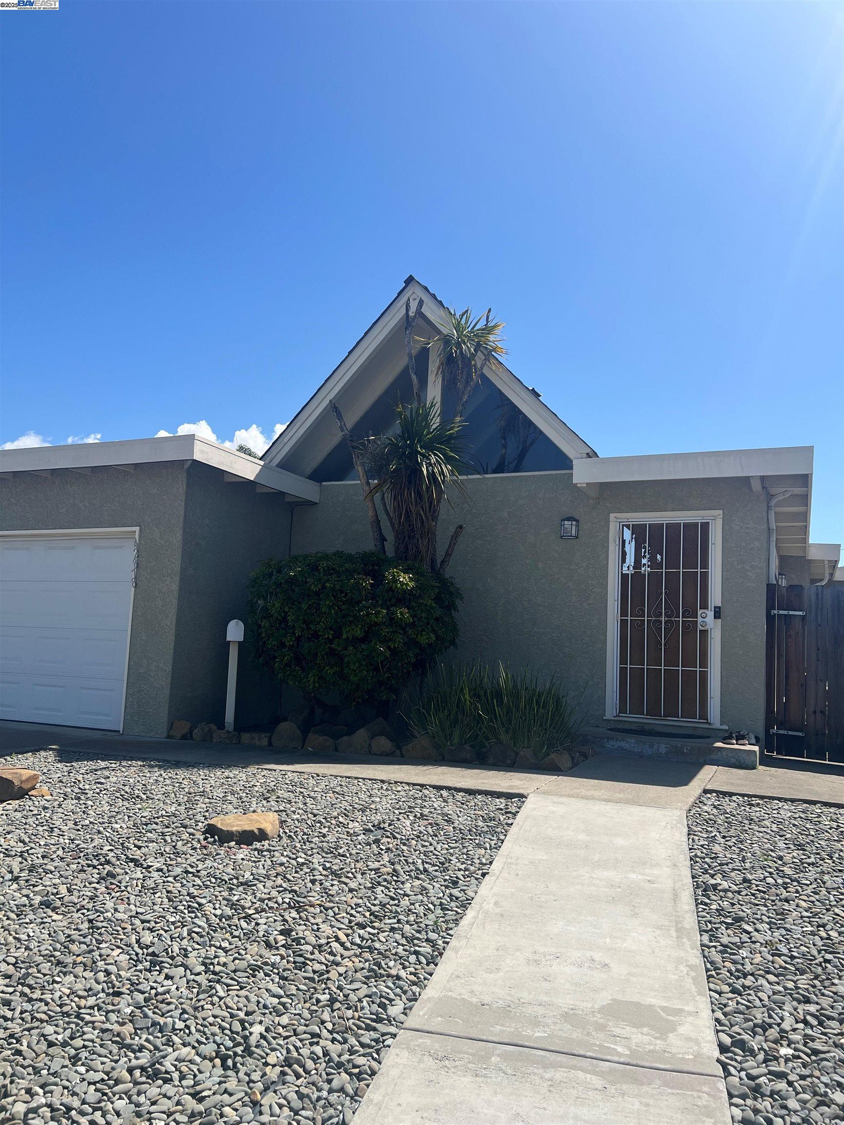 Detail Gallery Image 1 of 20 For 42878 Fontainebleau Park Ln, Fremont,  CA 94538 - 3 Beds | 2 Baths