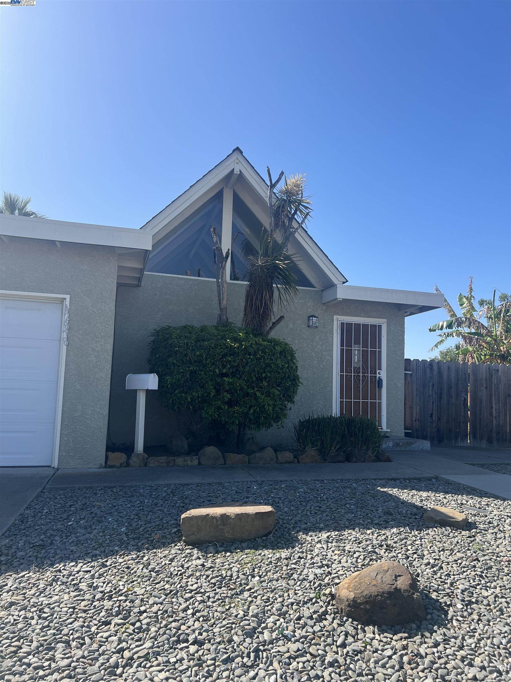 Detail Gallery Image 2 of 20 For 42878 Fontainebleau Park Ln, Fremont,  CA 94538 - 3 Beds | 2 Baths