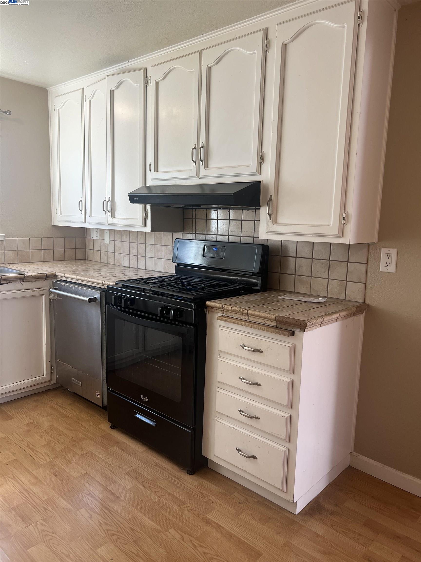 Detail Gallery Image 15 of 20 For 42878 Fontainebleau Park Ln, Fremont,  CA 94538 - 3 Beds | 2 Baths