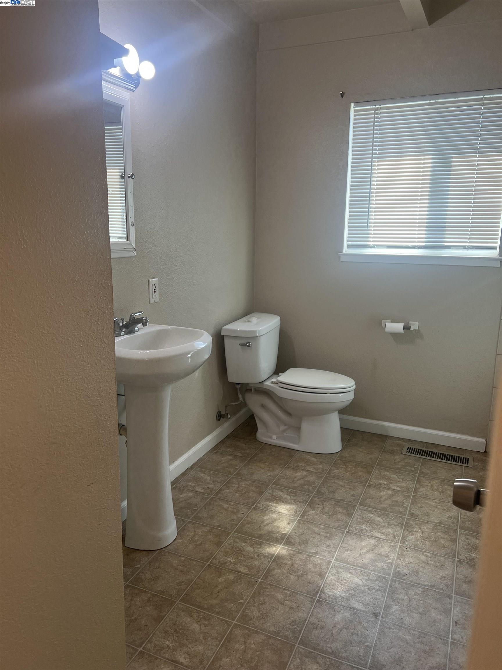 Detail Gallery Image 10 of 20 For 42878 Fontainebleau Park Ln, Fremont,  CA 94538 - 3 Beds | 2 Baths