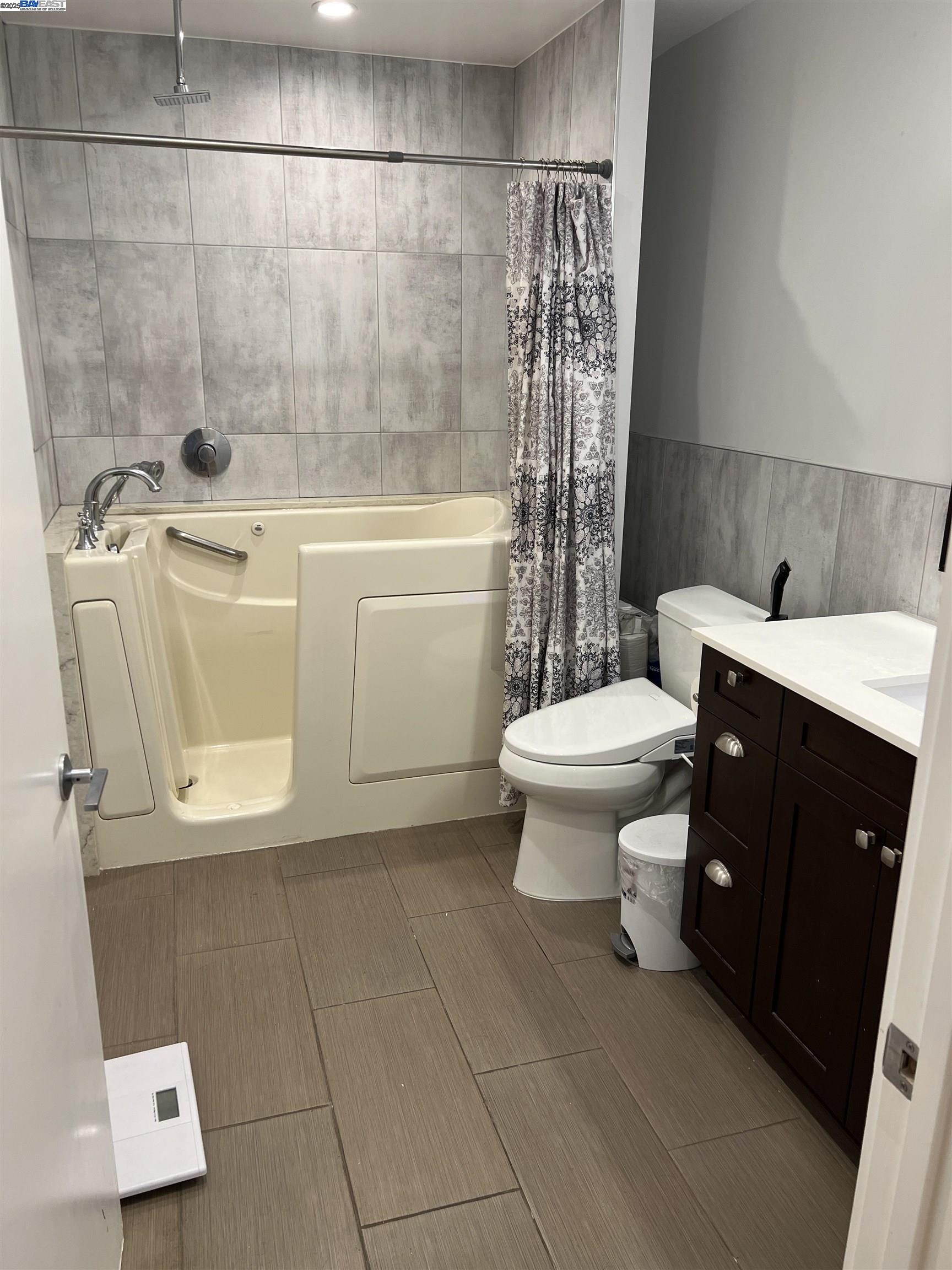 Detail Gallery Image 19 of 20 For 1322 23rd Avenue, San Francisco,  CA 94122 - 5 Beds | 2/1 Baths