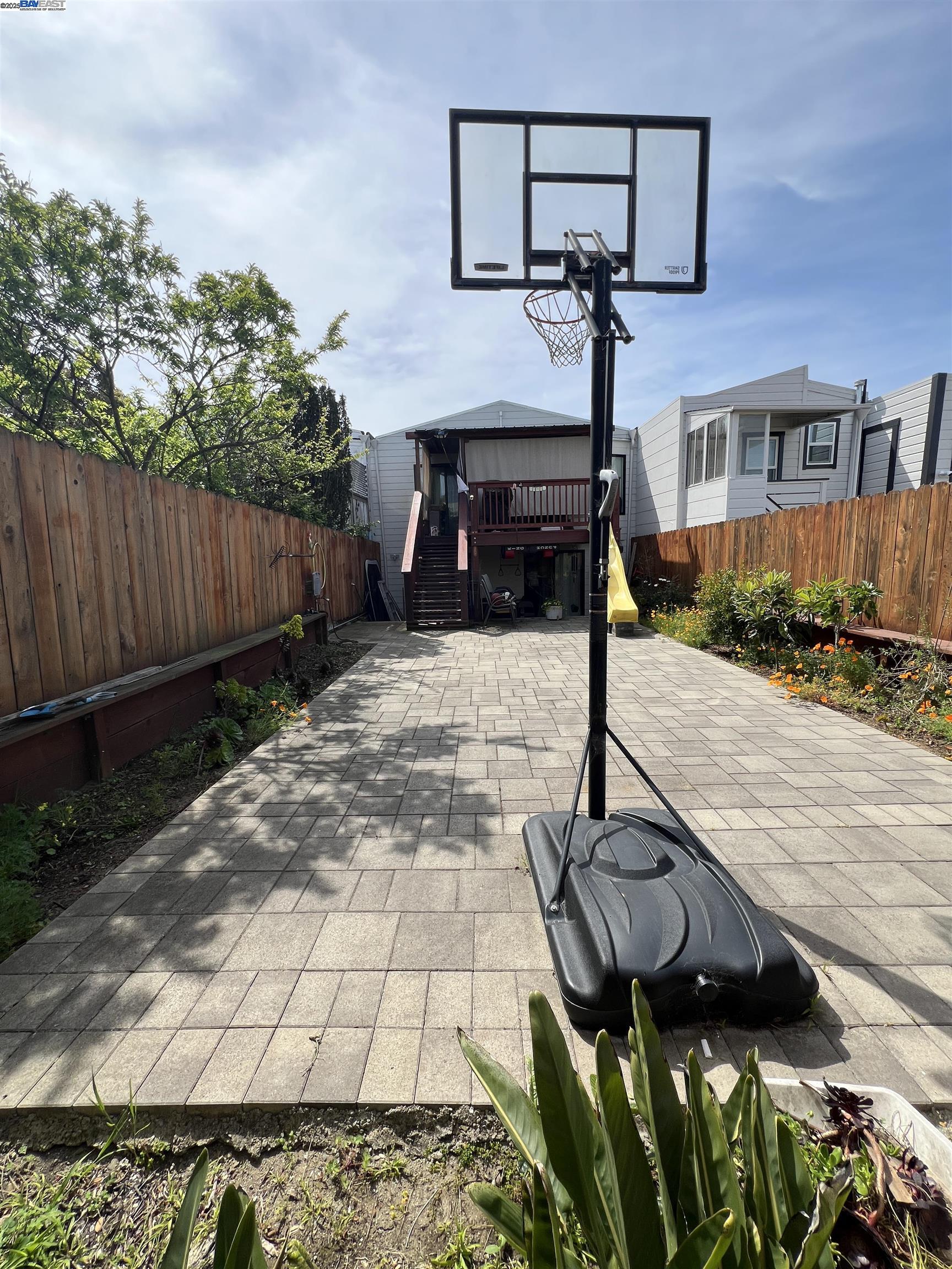 Detail Gallery Image 7 of 20 For 1322 23rd Avenue, San Francisco,  CA 94122 - 5 Beds | 2/1 Baths