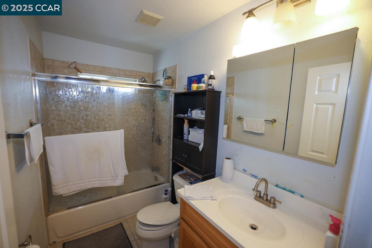 Detail Gallery Image 9 of 27 For 216 Suisun Ave, Rodeo,  CA 94572 - 4 Beds | 2 Baths