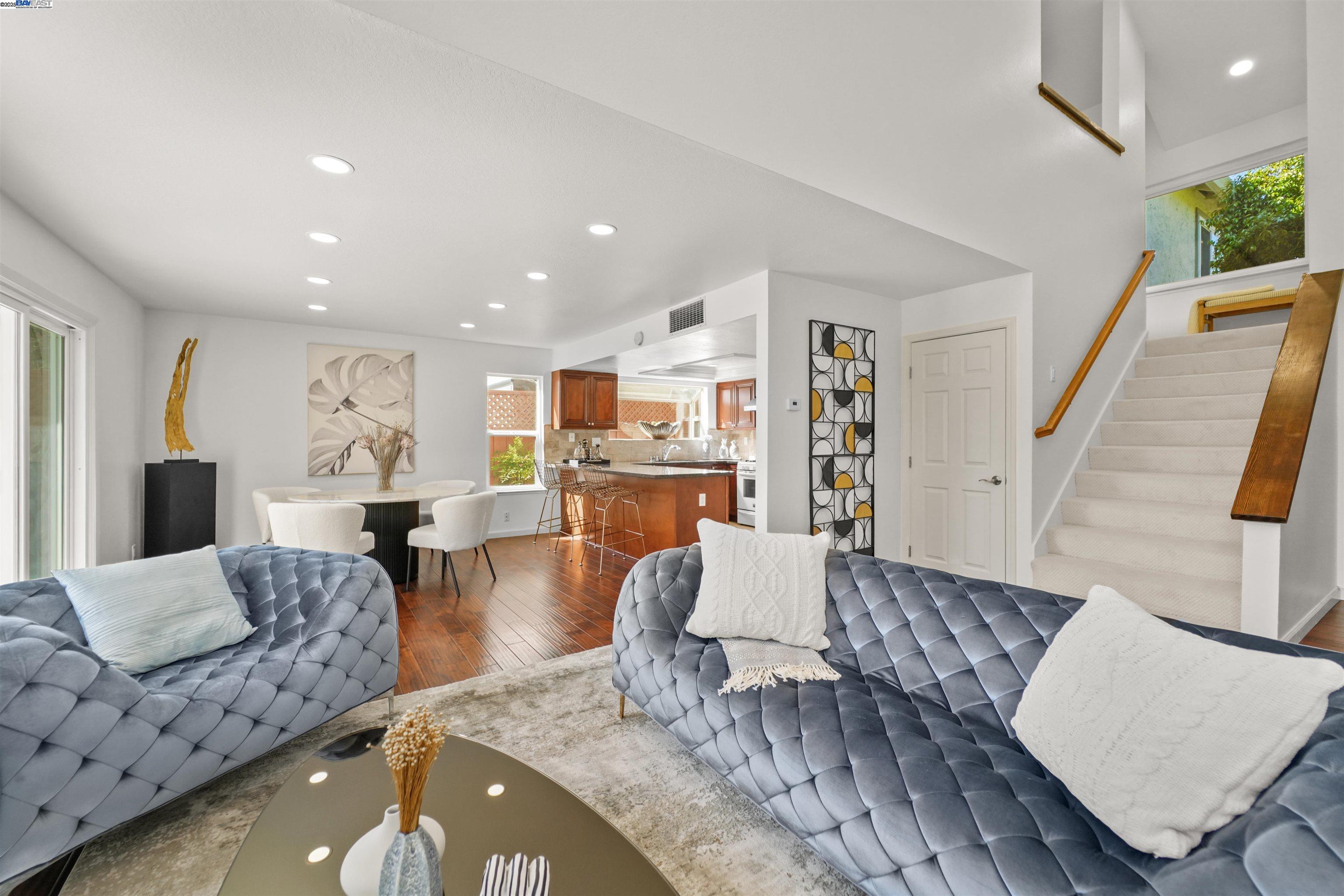 Detail Gallery Image 16 of 60 For 1131 Longshore Dr, San Jose,  CA 95128 - 3 Beds | 2/1 Baths