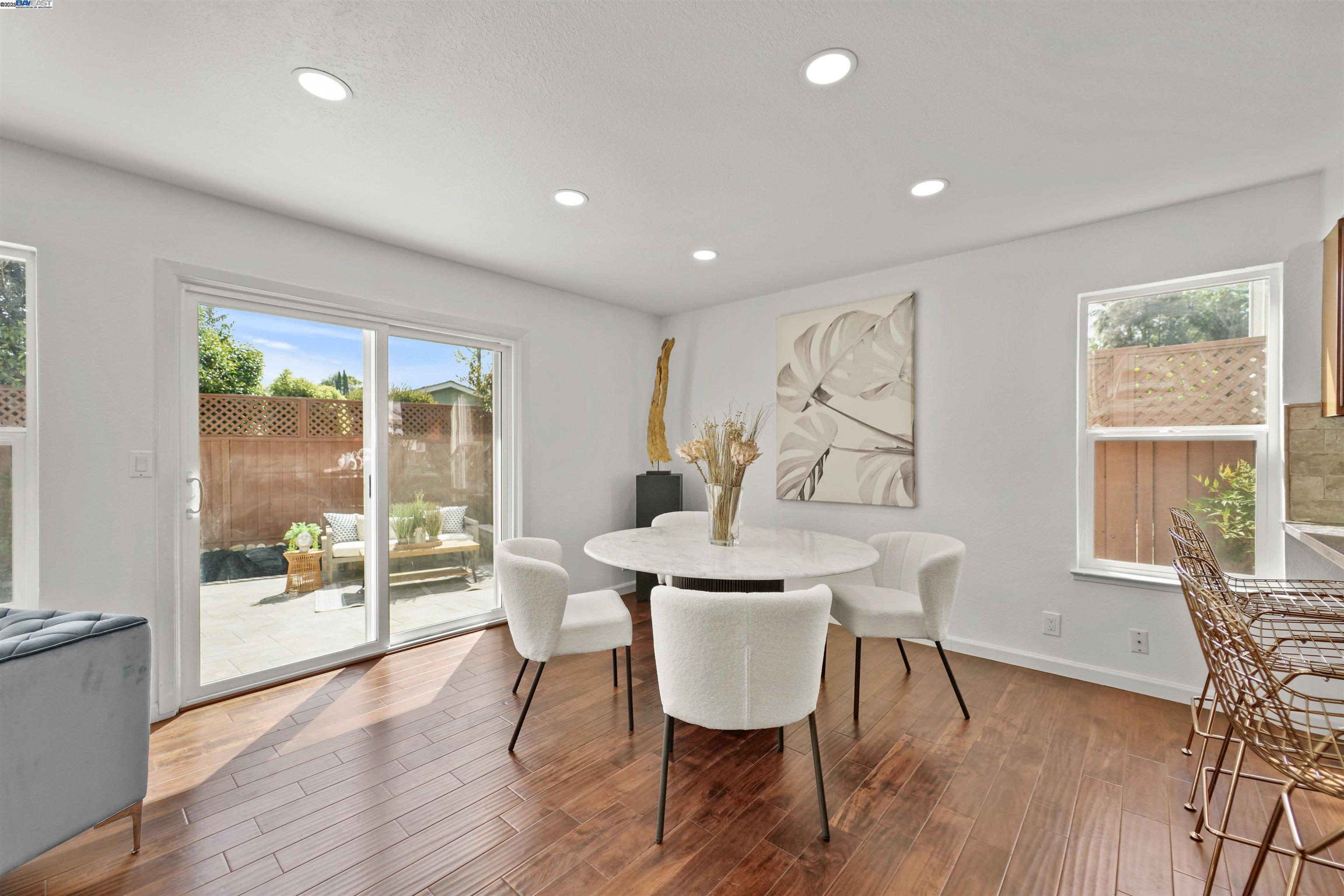Detail Gallery Image 22 of 60 For 1131 Longshore Dr, San Jose,  CA 95128 - 3 Beds | 2/1 Baths