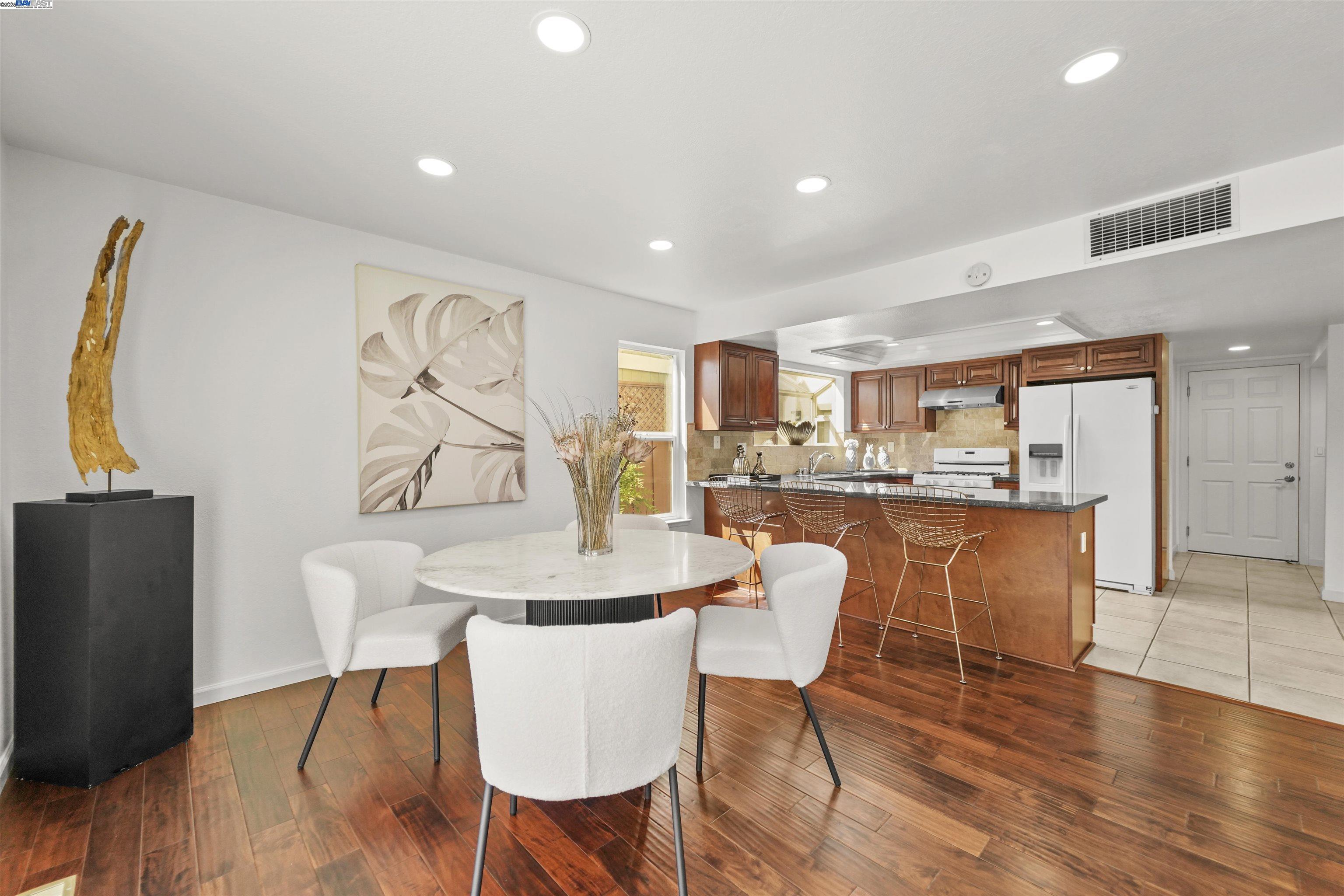 Detail Gallery Image 25 of 60 For 1131 Longshore Dr, San Jose,  CA 95128 - 3 Beds | 2/1 Baths
