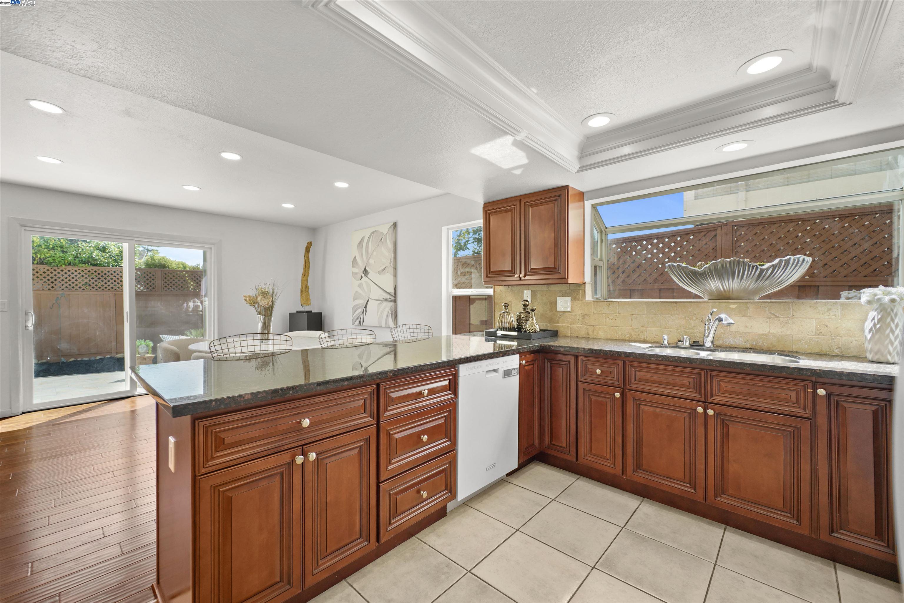 Detail Gallery Image 30 of 60 For 1131 Longshore Dr, San Jose,  CA 95128 - 3 Beds | 2/1 Baths
