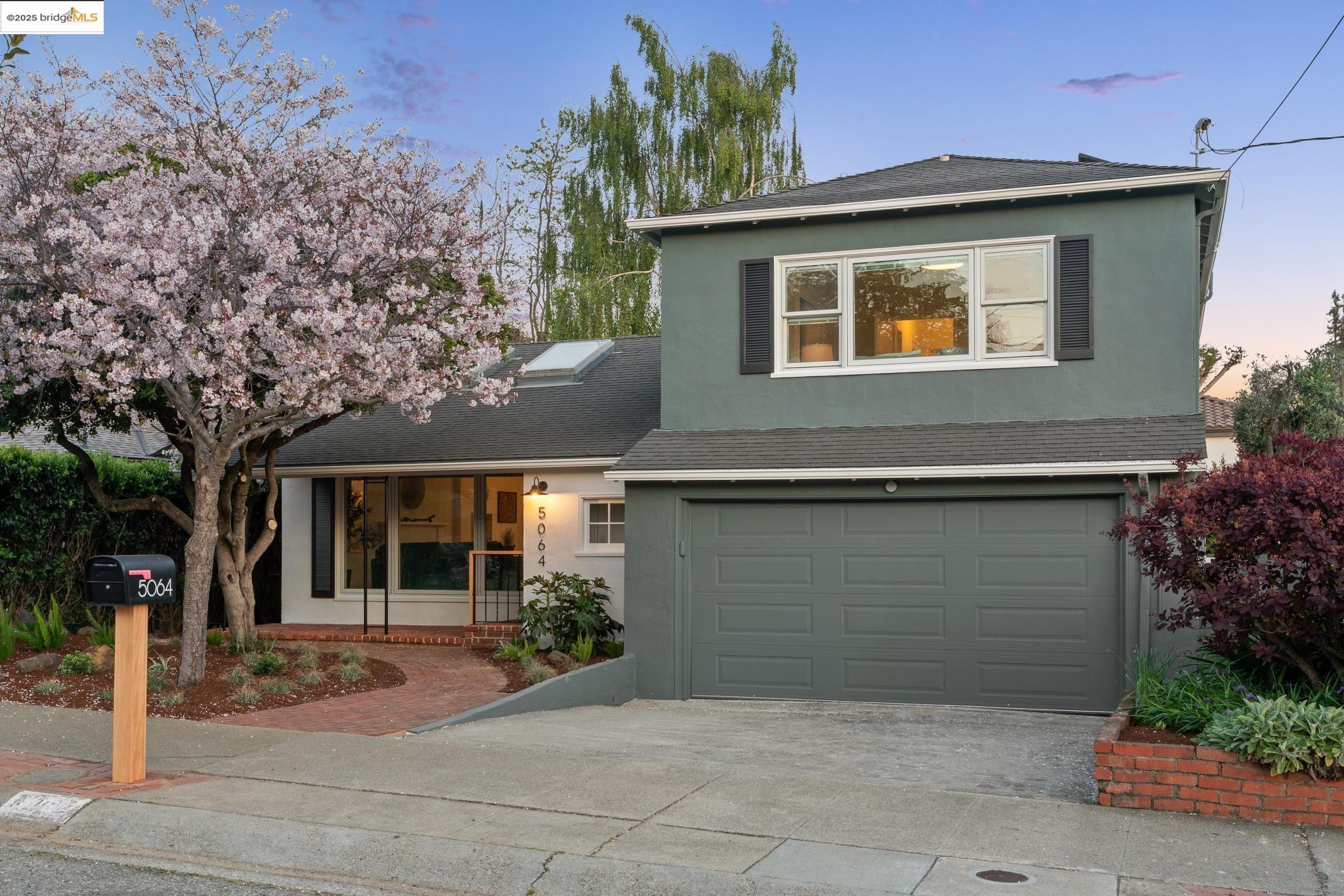Detail Gallery Image 3 of 58 For 5064 Kearney Ave, Oakland,  CA 94602 - 3 Beds | 2 Baths