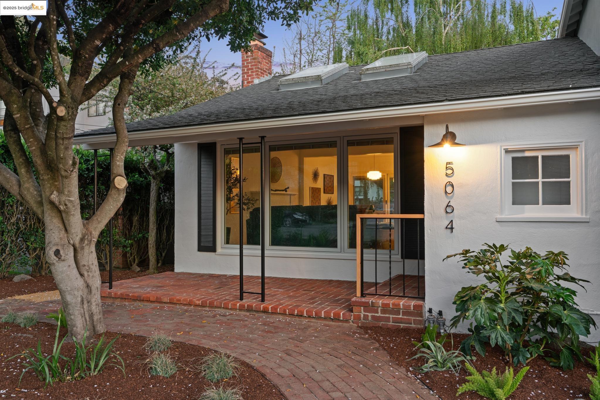 Detail Gallery Image 6 of 58 For 5064 Kearney Ave, Oakland,  CA 94602 - 3 Beds | 2 Baths