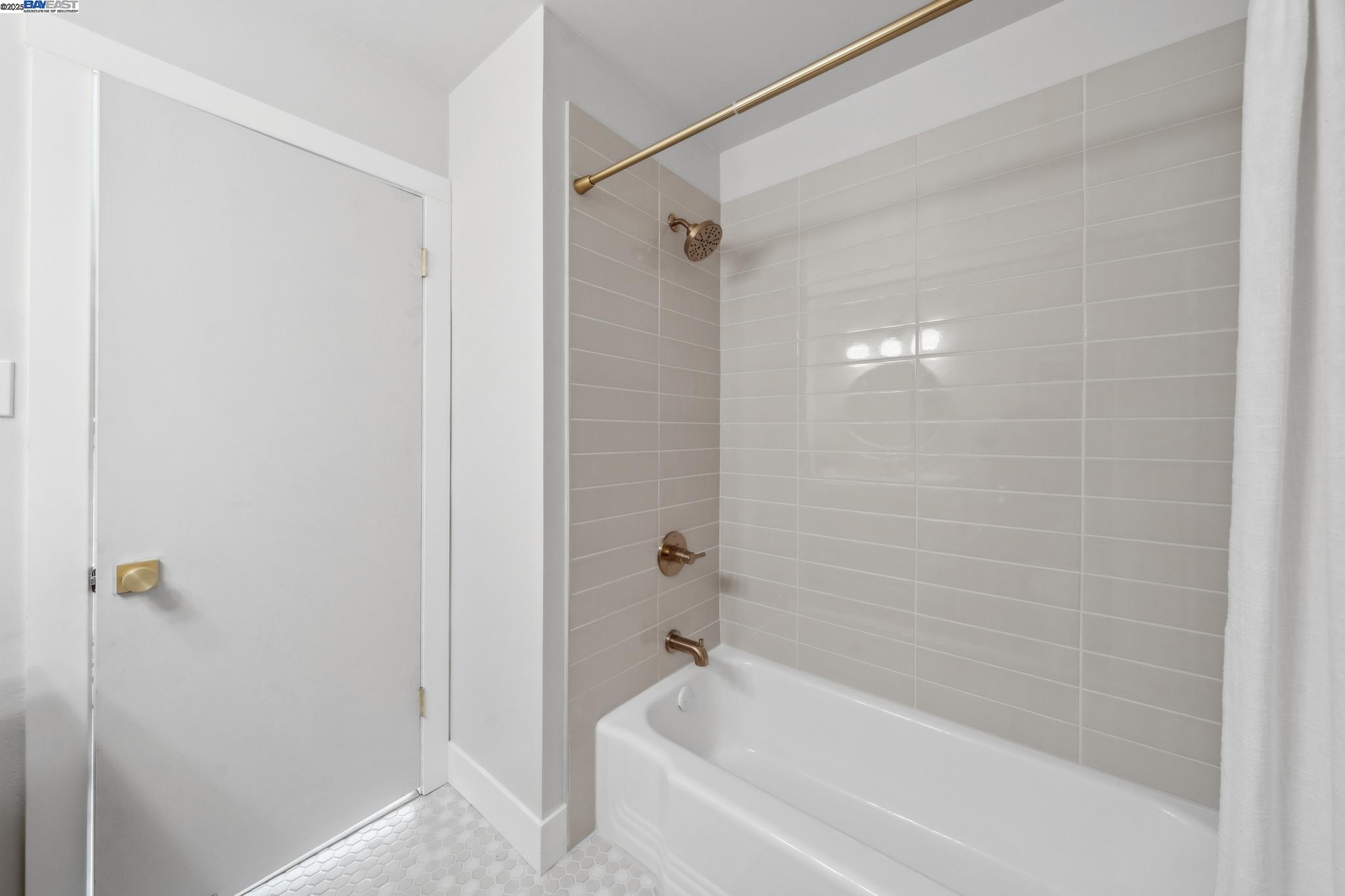 Detail Gallery Image 33 of 60 For 853 Cedar St, Alameda,  CA 94501 - 4 Beds | 2 Baths