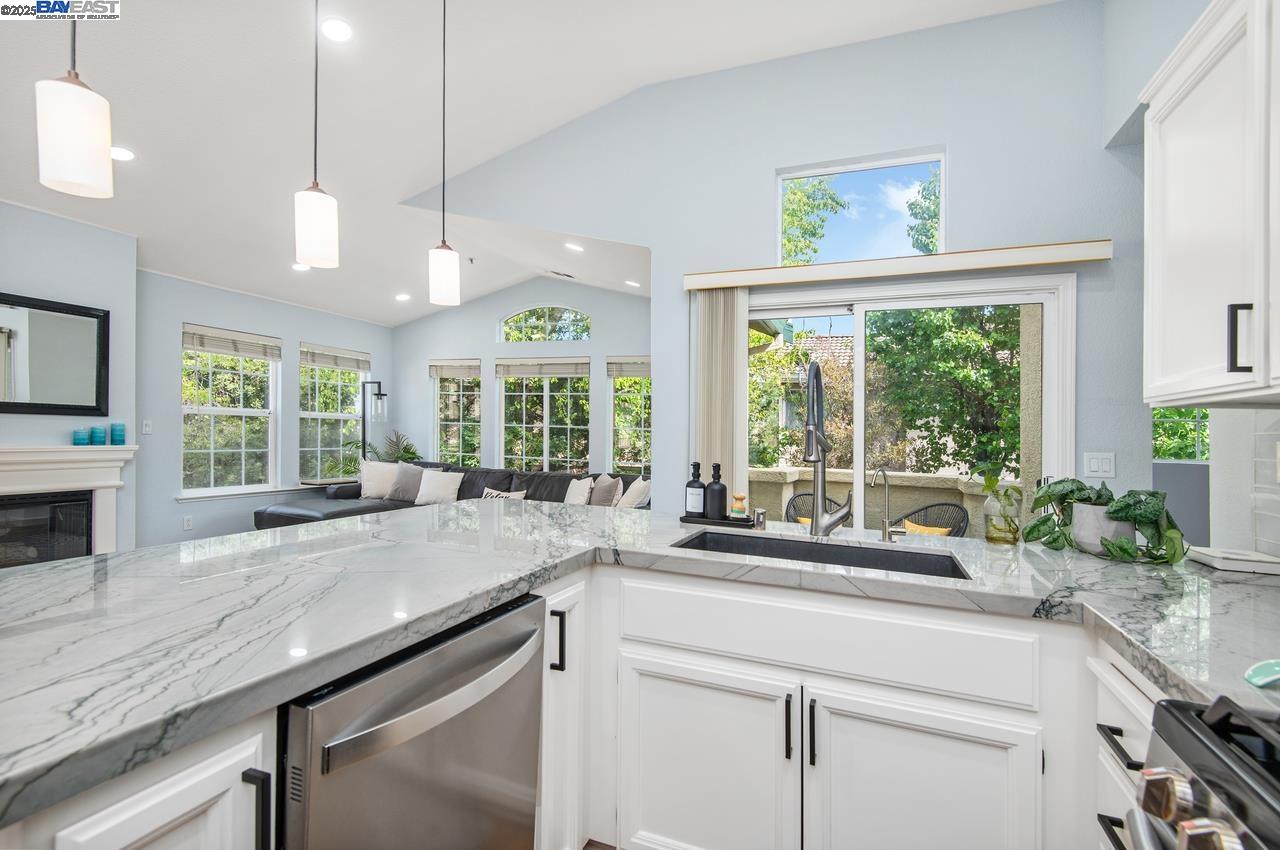 Detail Gallery Image 4 of 37 For 4181 Georgis Pl, Pleasanton,  CA 94588 - 2 Beds | 2 Baths