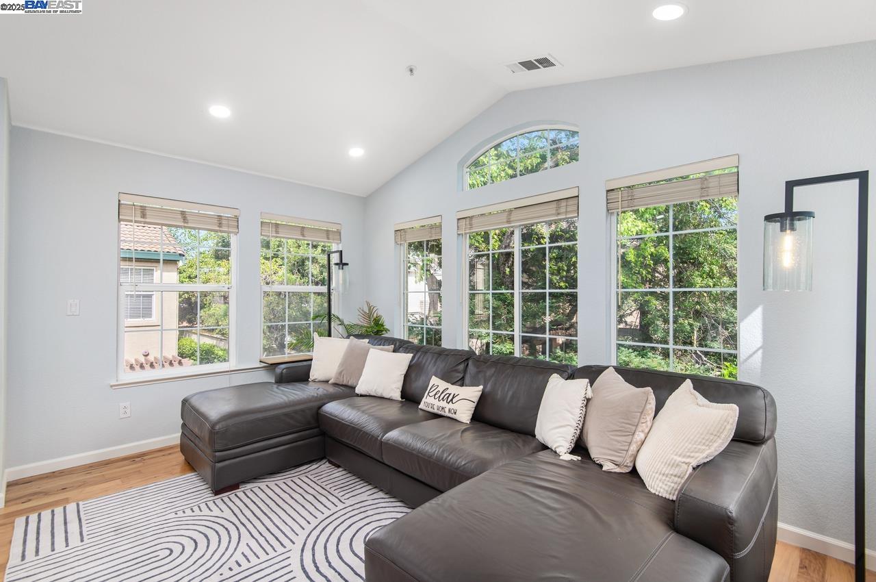 Detail Gallery Image 9 of 37 For 4181 Georgis Pl, Pleasanton,  CA 94588 - 2 Beds | 2 Baths