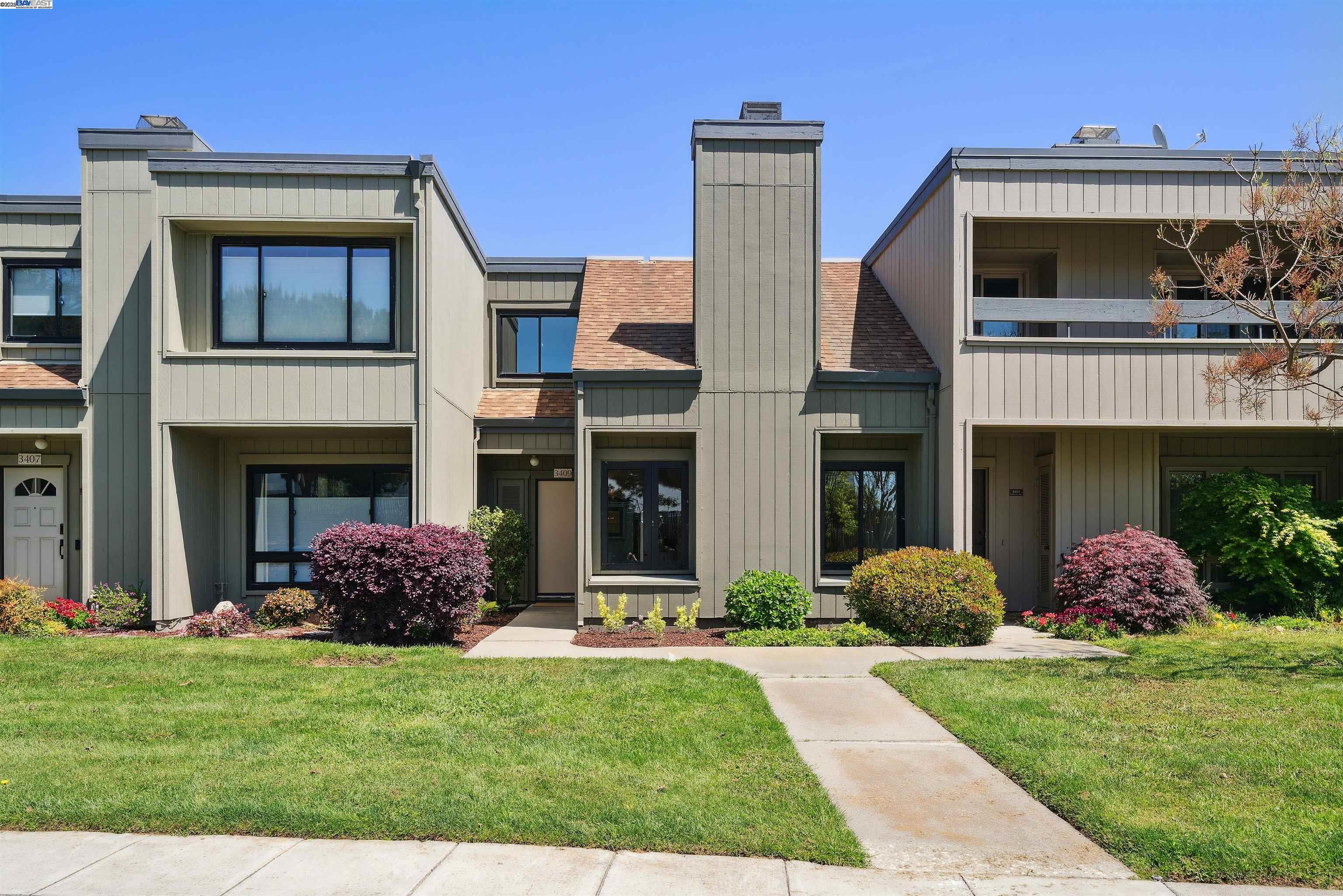Detail Gallery Image 1 of 1 For 3409 Catalina Ave, Alameda,  CA 94502 - 3 Beds | 2/1 Baths