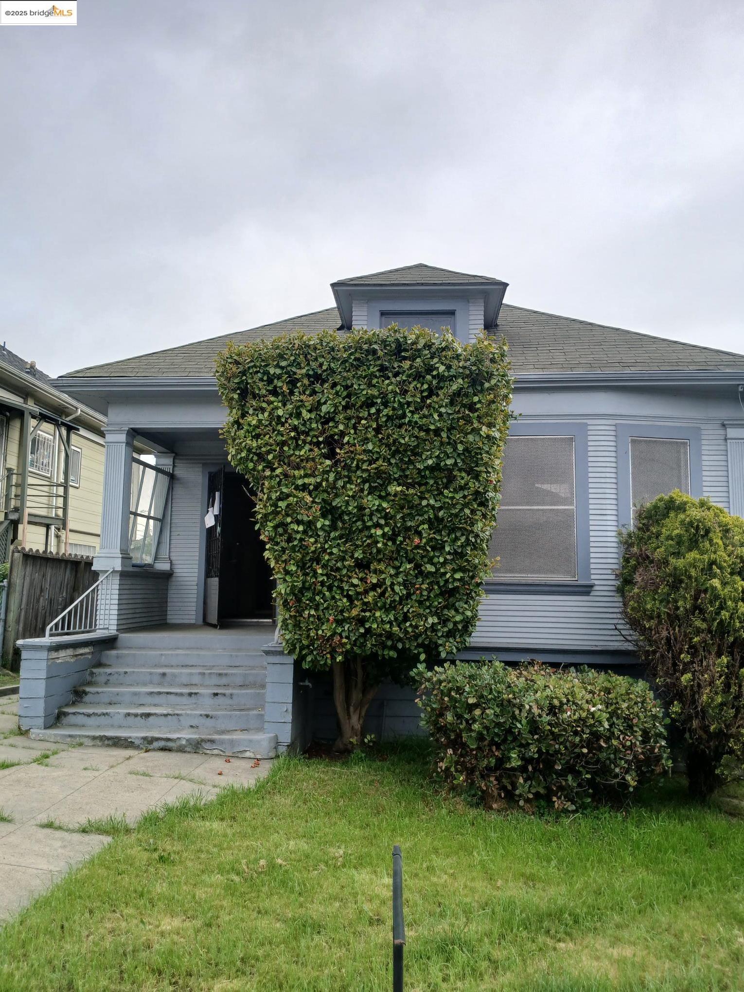 Detail Gallery Image 1 of 8 For 4075 Mera St, Oakland,  CA 94601 - 2 Beds | 1 Baths