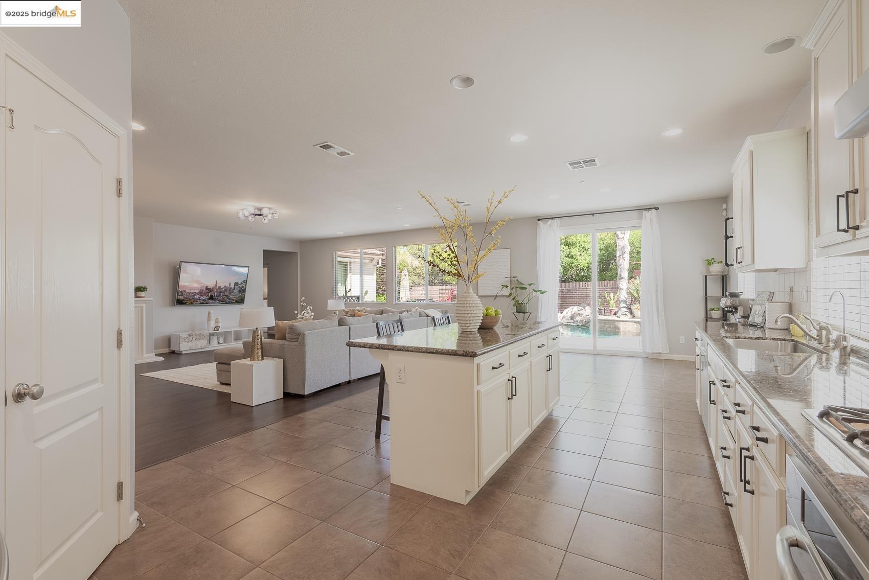Detail Gallery Image 15 of 60 For 719 Monte Verde Ln, Brentwood,  CA 94513 - 5 Beds | 2/1 Baths