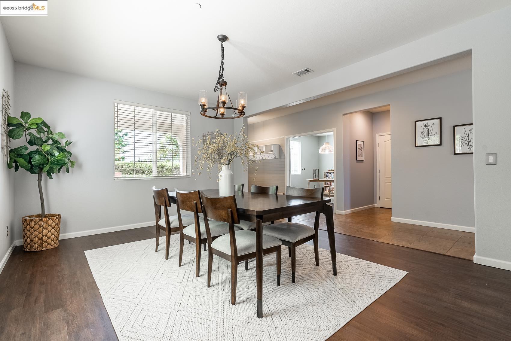 Detail Gallery Image 10 of 60 For 719 Monte Verde Ln, Brentwood,  CA 94513 - 5 Beds | 2/1 Baths