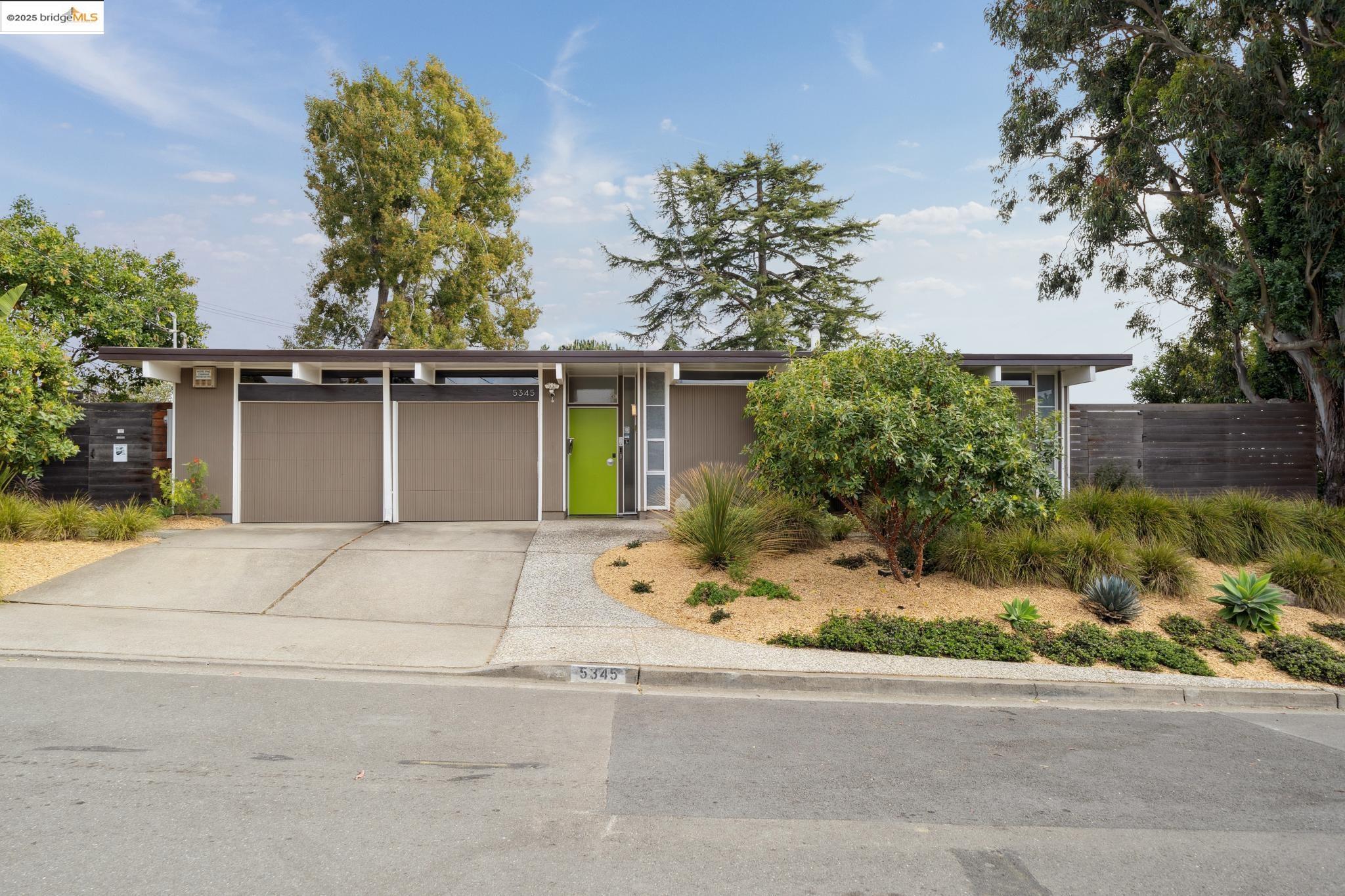 Detail Gallery Image 1 of 60 For 5345 Crown Ct, Castro Valley,  CA 94552 - 4 Beds | 2 Baths