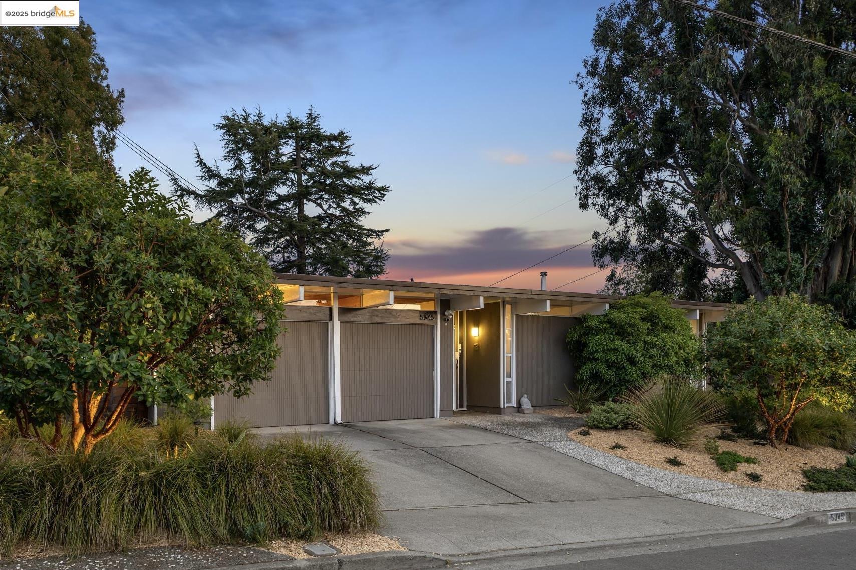 Detail Gallery Image 1 of 1 For 5345 Crown Ct, Castro Valley,  CA 94552 - 4 Beds | 2 Baths