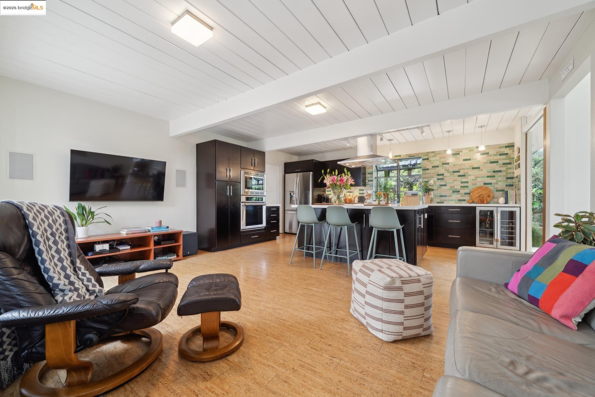 Detail Gallery Image 11 of 60 For 5345 Crown Ct, Castro Valley,  CA 94552 - 4 Beds | 2 Baths