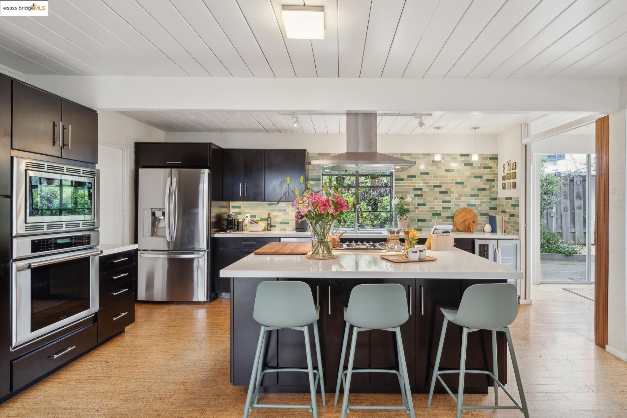 Detail Gallery Image 14 of 60 For 5345 Crown Ct, Castro Valley,  CA 94552 - 4 Beds | 2 Baths