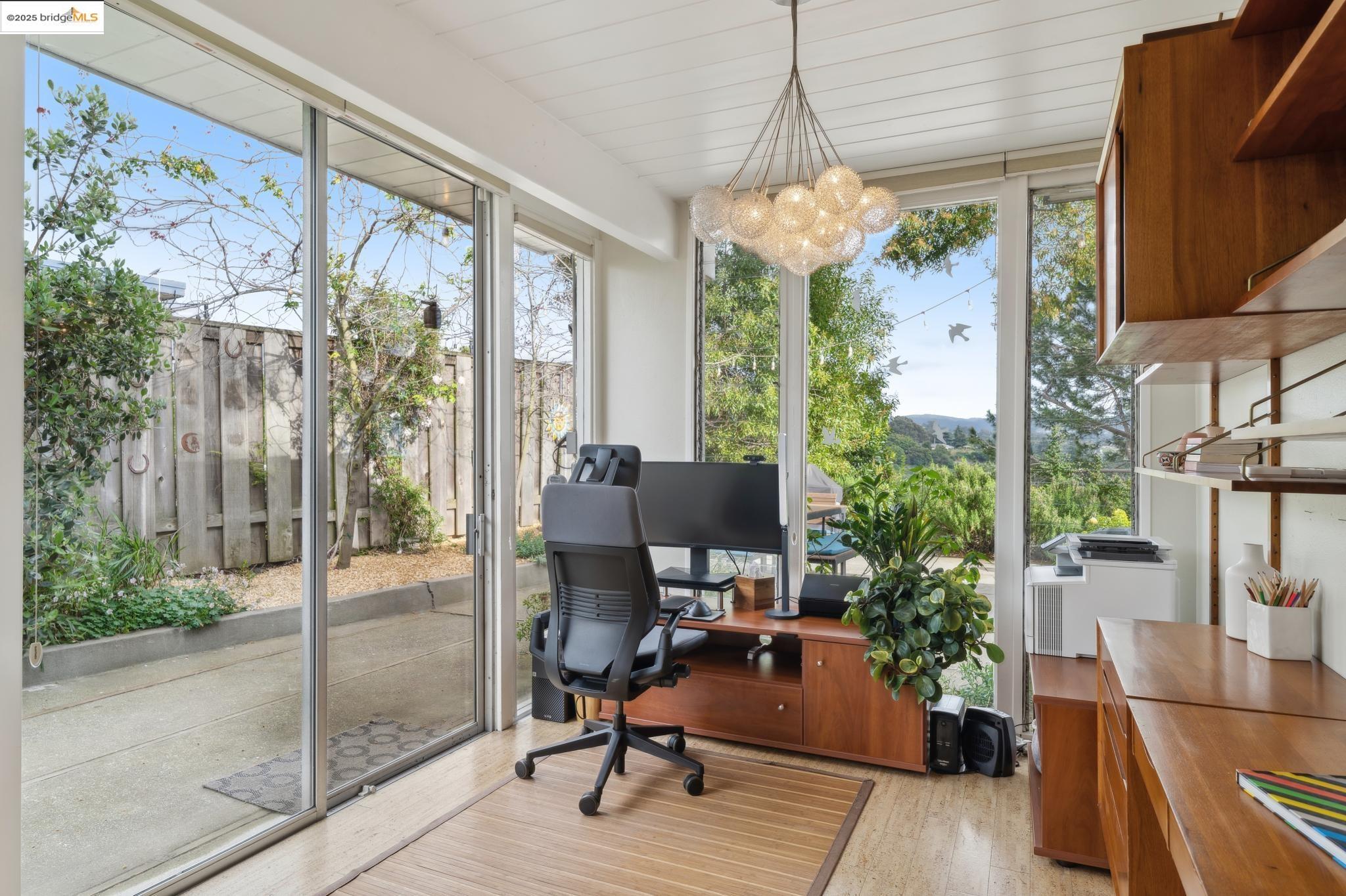 Detail Gallery Image 18 of 60 For 5345 Crown Ct, Castro Valley,  CA 94552 - 4 Beds | 2 Baths