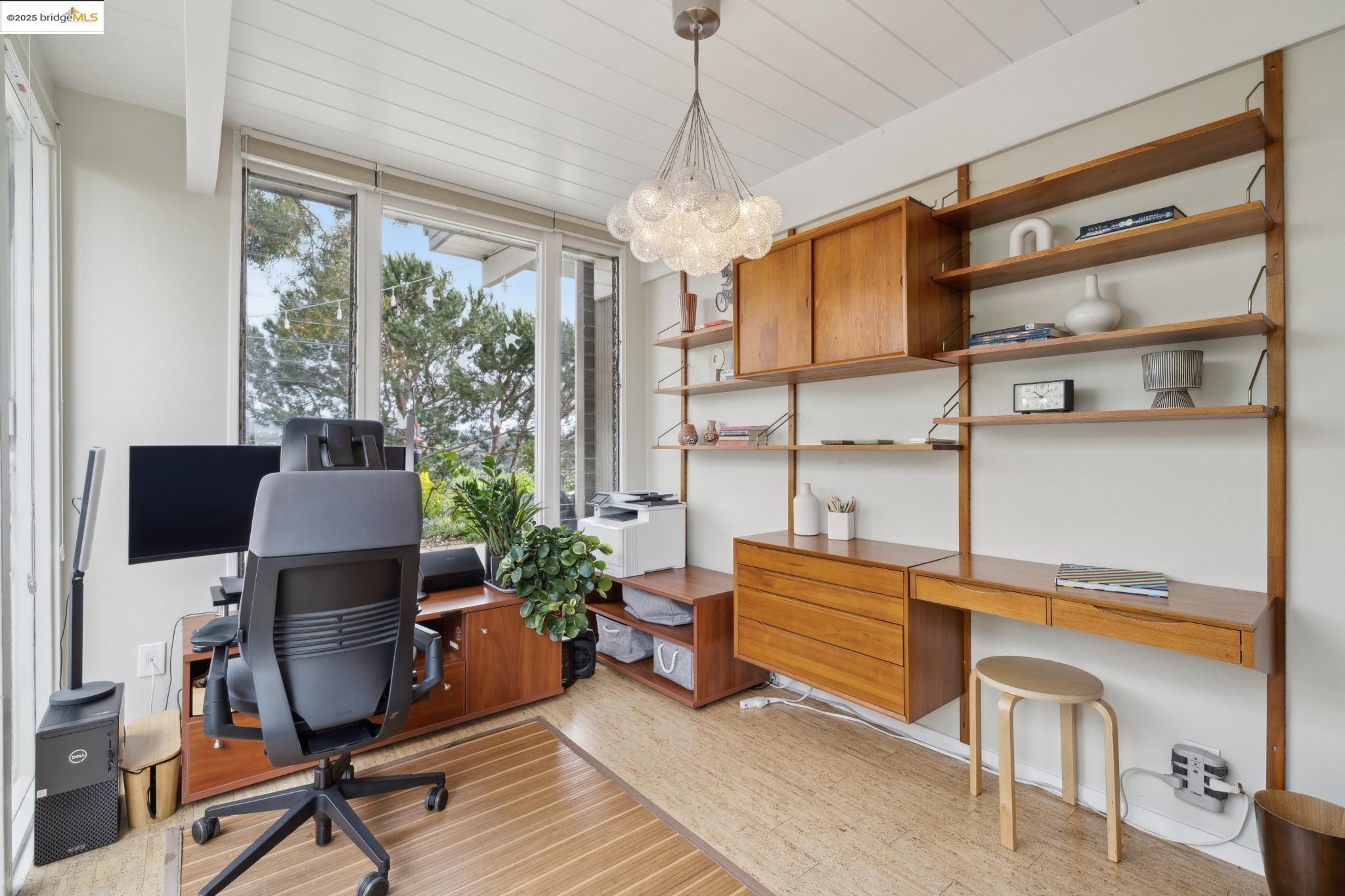 Detail Gallery Image 19 of 60 For 5345 Crown Ct, Castro Valley,  CA 94552 - 4 Beds | 2 Baths