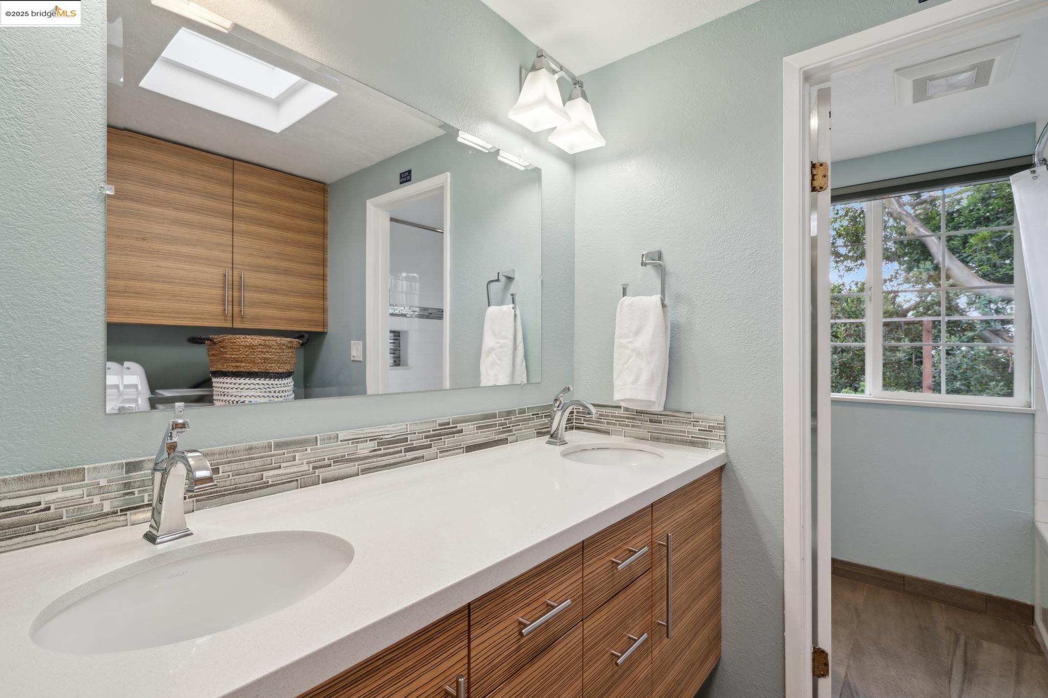 Detail Gallery Image 28 of 60 For 5345 Crown Ct, Castro Valley,  CA 94552 - 4 Beds | 2 Baths