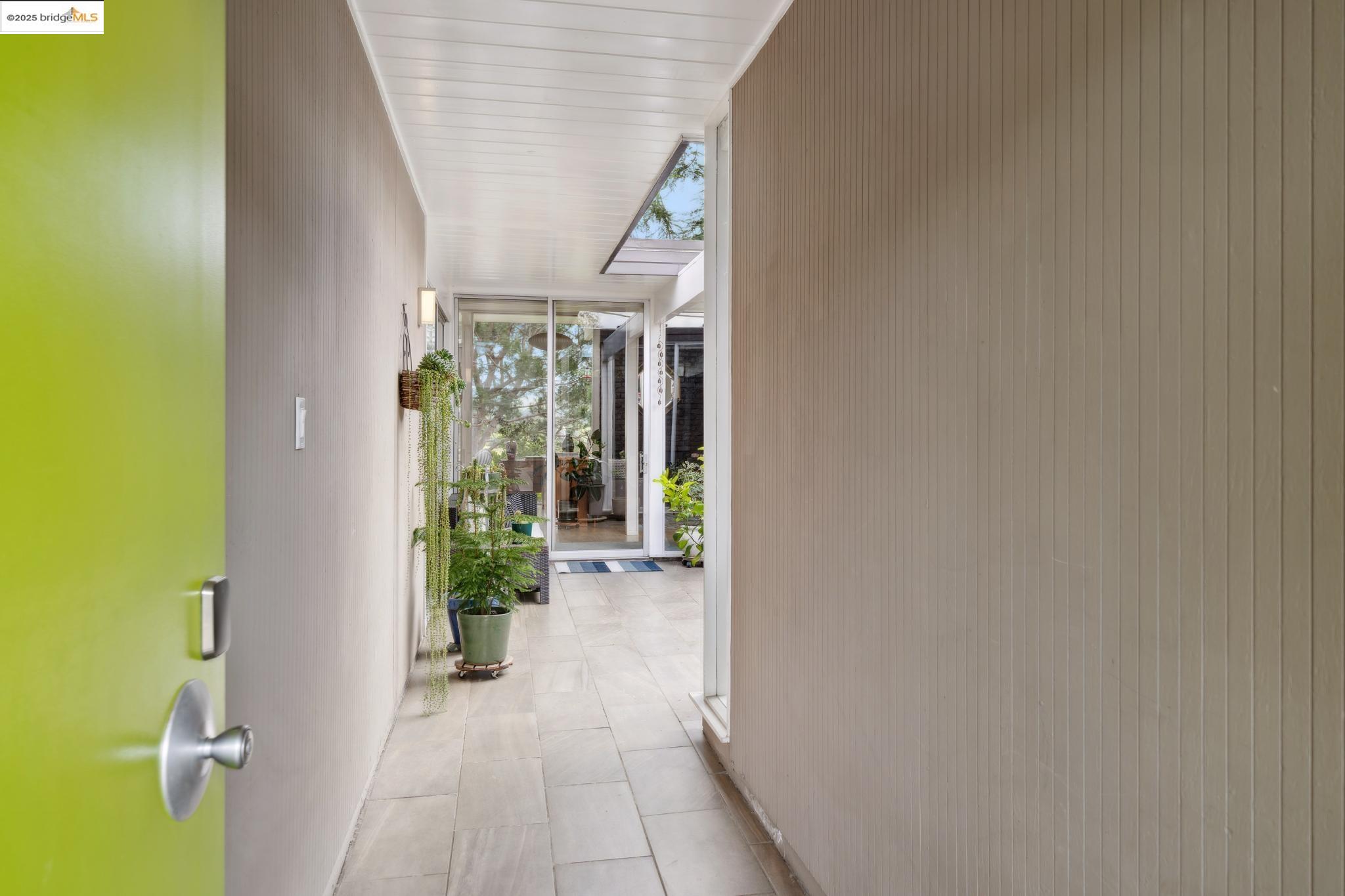 Detail Gallery Image 4 of 60 For 5345 Crown Ct, Castro Valley,  CA 94552 - 4 Beds | 2 Baths