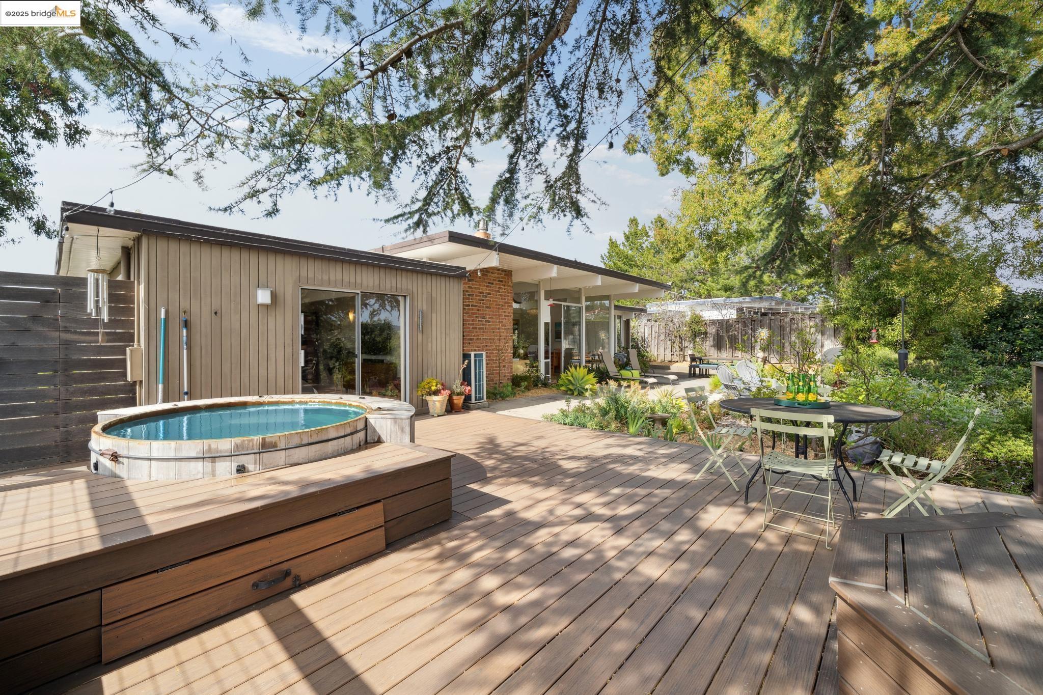 Detail Gallery Image 36 of 60 For 5345 Crown Ct, Castro Valley,  CA 94552 - 4 Beds | 2 Baths