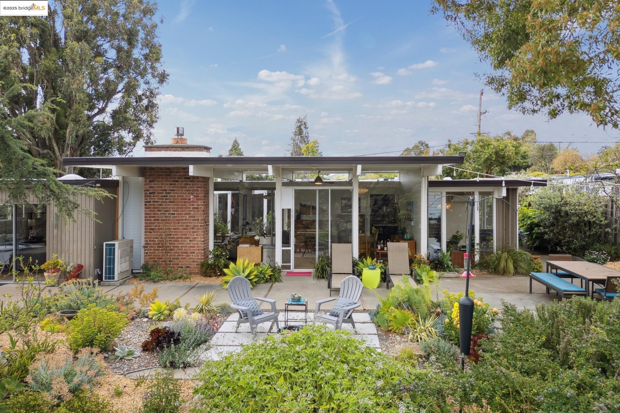 Detail Gallery Image 37 of 60 For 5345 Crown Ct, Castro Valley,  CA 94552 - 4 Beds | 2 Baths