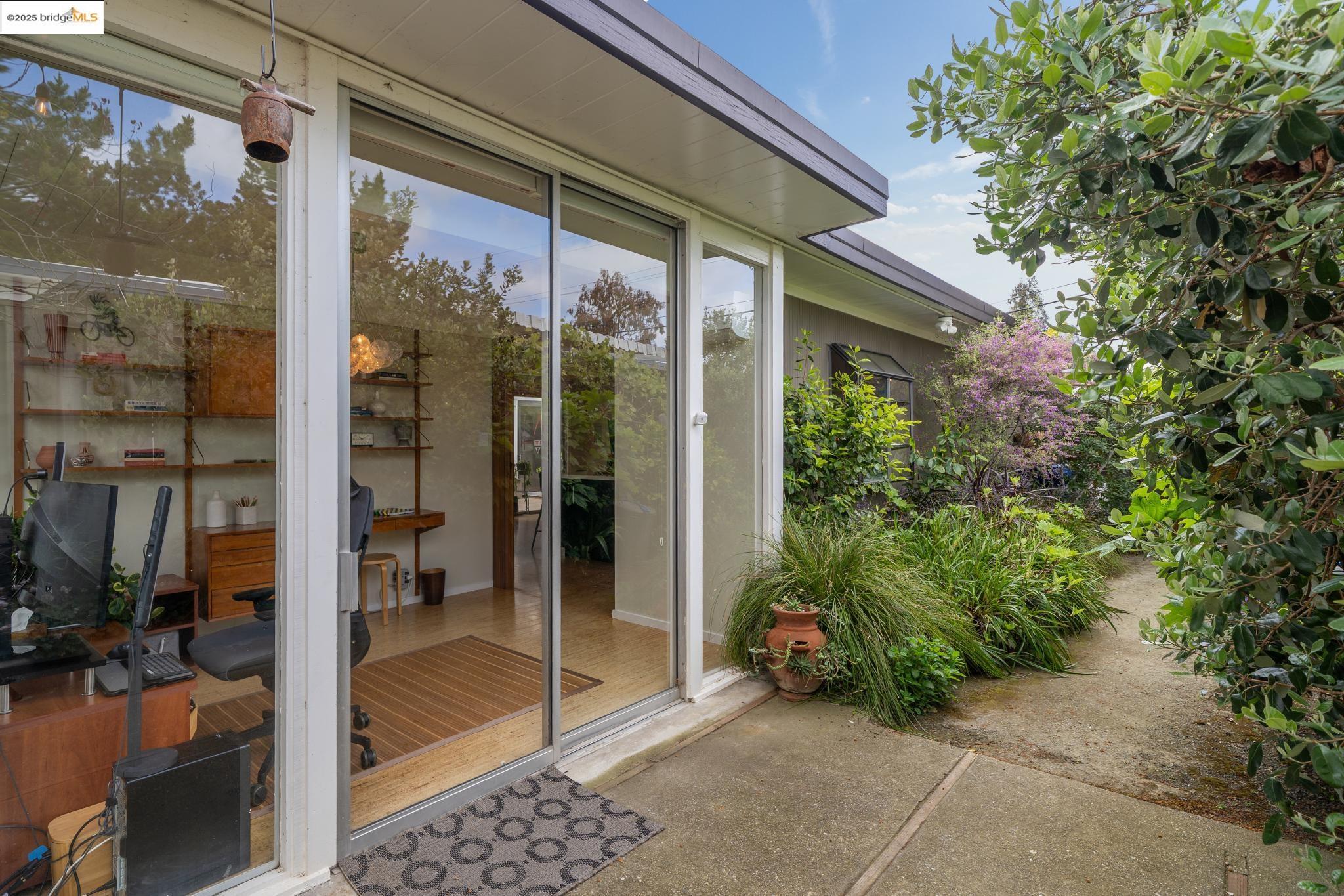 Detail Gallery Image 38 of 60 For 5345 Crown Ct, Castro Valley,  CA 94552 - 4 Beds | 2 Baths