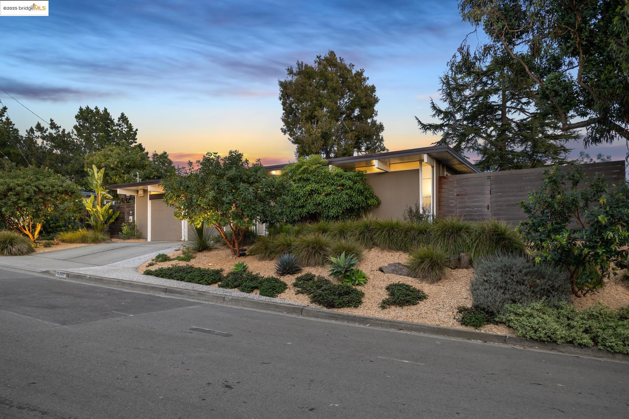 Detail Gallery Image 45 of 60 For 5345 Crown Ct, Castro Valley,  CA 94552 - 4 Beds | 2 Baths