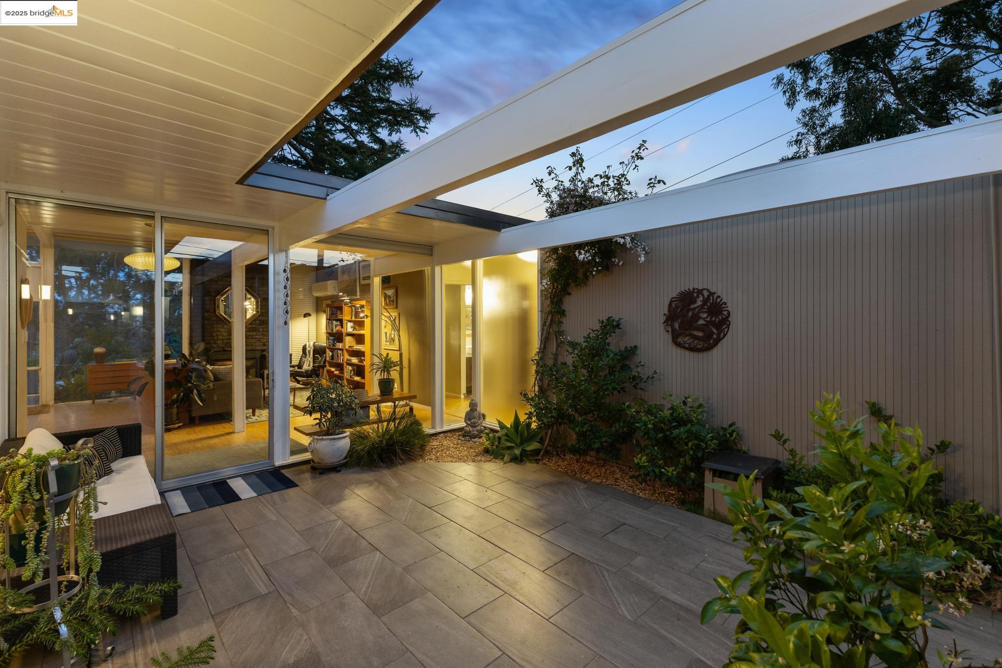 Detail Gallery Image 47 of 60 For 5345 Crown Ct, Castro Valley,  CA 94552 - 4 Beds | 2 Baths