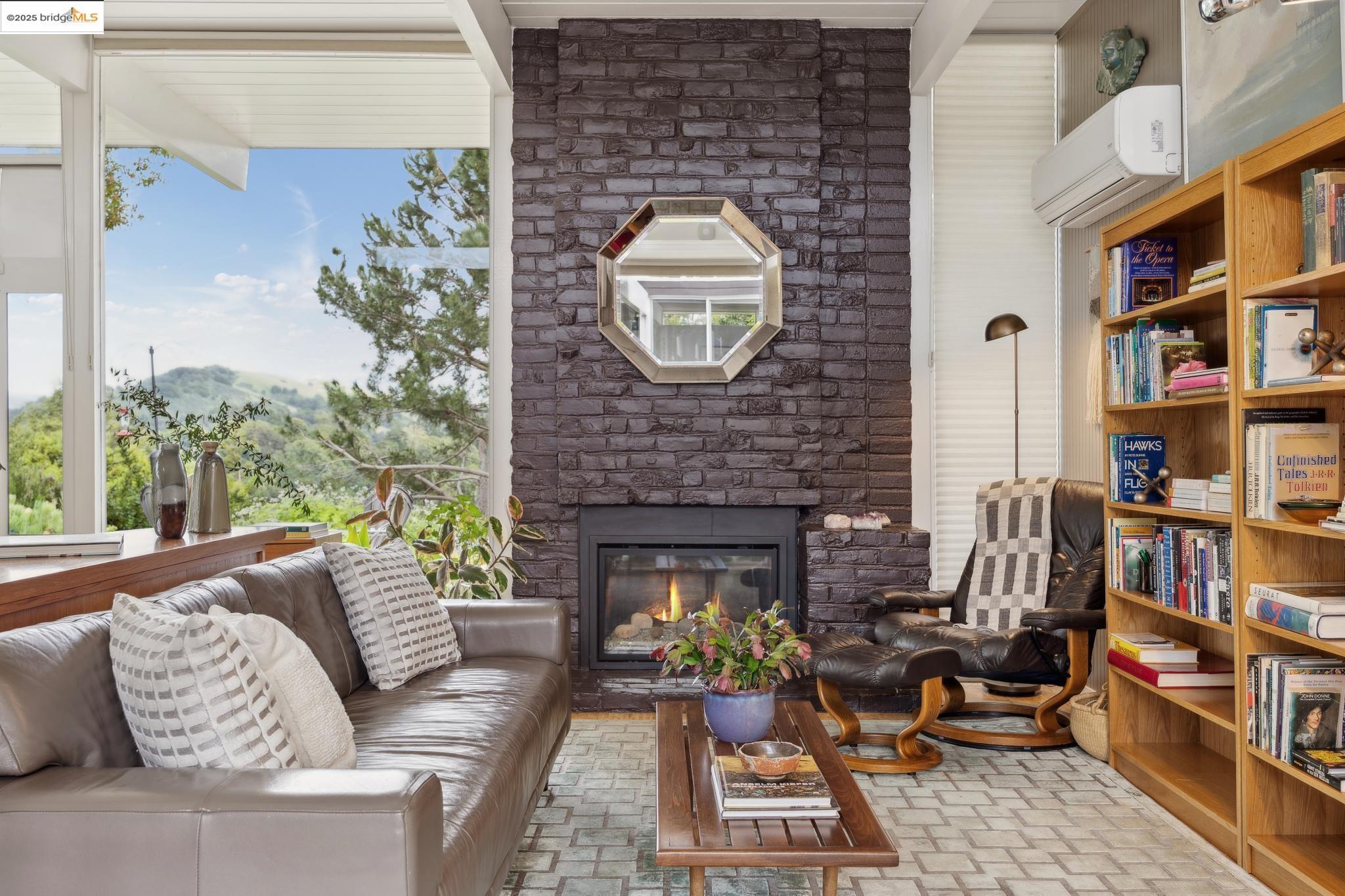Detail Gallery Image 7 of 60 For 5345 Crown Ct, Castro Valley,  CA 94552 - 4 Beds | 2 Baths