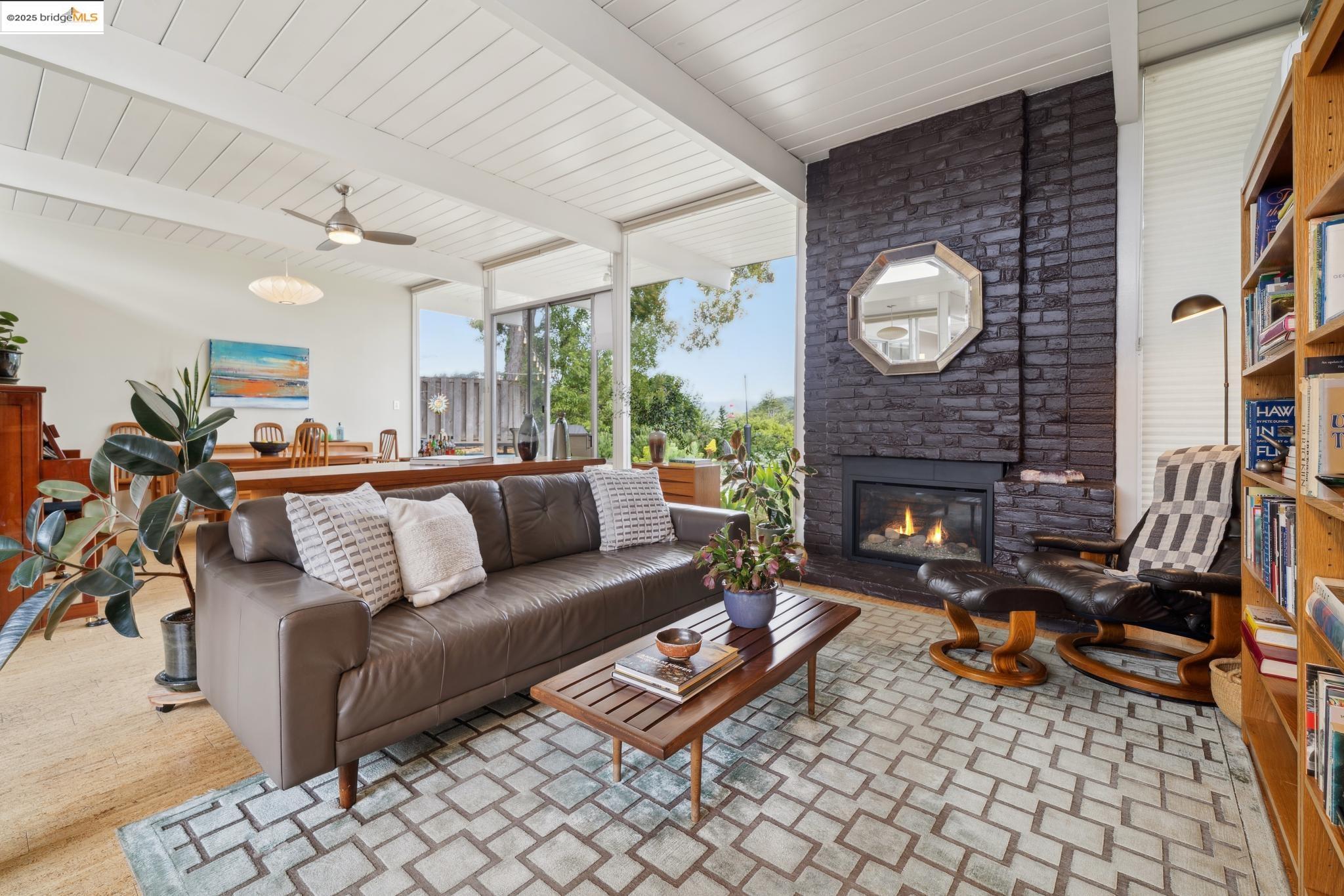Detail Gallery Image 8 of 60 For 5345 Crown Ct, Castro Valley,  CA 94552 - 4 Beds | 2 Baths