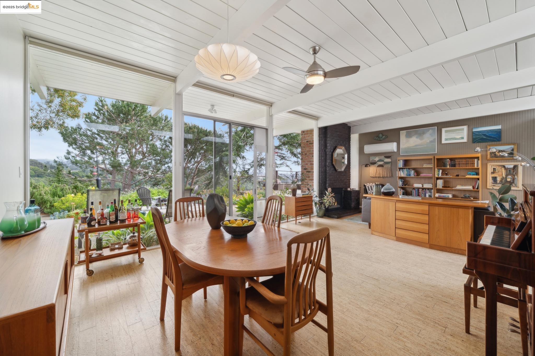Detail Gallery Image 10 of 60 For 5345 Crown Ct, Castro Valley,  CA 94552 - 4 Beds | 2 Baths