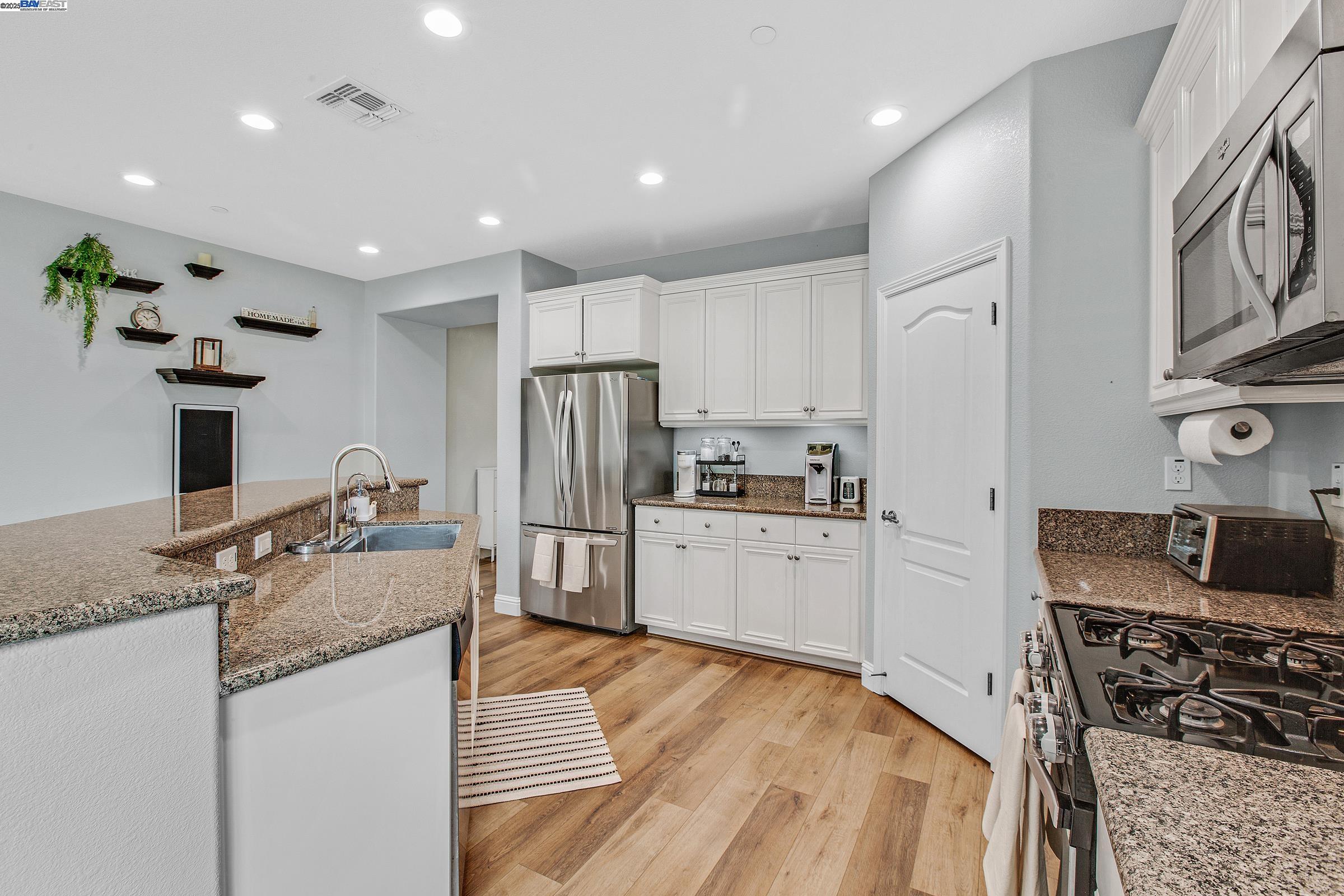 Detail Gallery Image 11 of 45 For 83 Outrigger Way, Discovery Bay,  CA 94505 - 4 Beds | 3 Baths