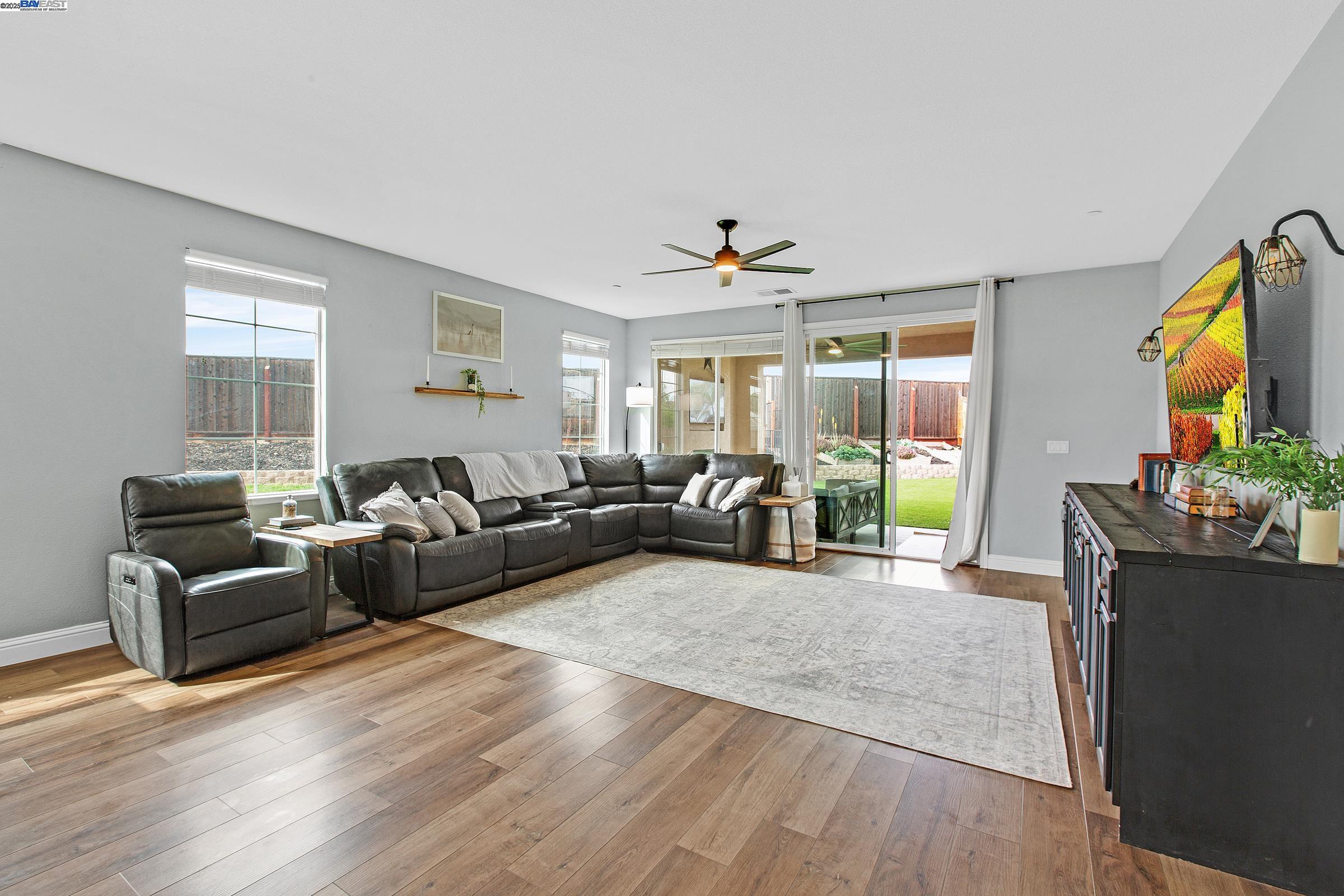 Detail Gallery Image 14 of 45 For 83 Outrigger Way, Discovery Bay,  CA 94505 - 4 Beds | 3 Baths