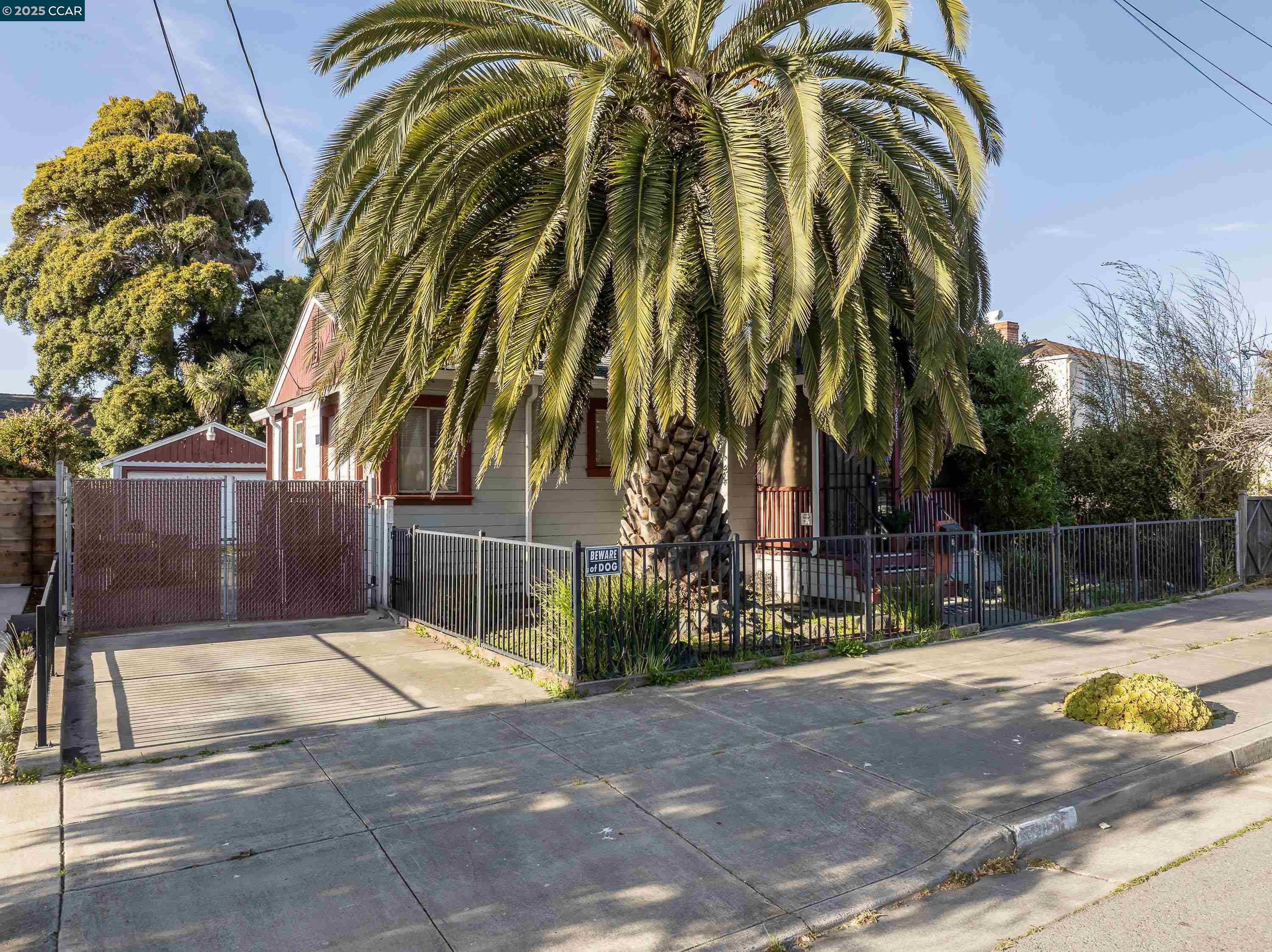 Detail Gallery Image 2 of 10 For 3811 Clinton Ave, Richmond,  CA 94805 - 2 Beds | 1 Baths