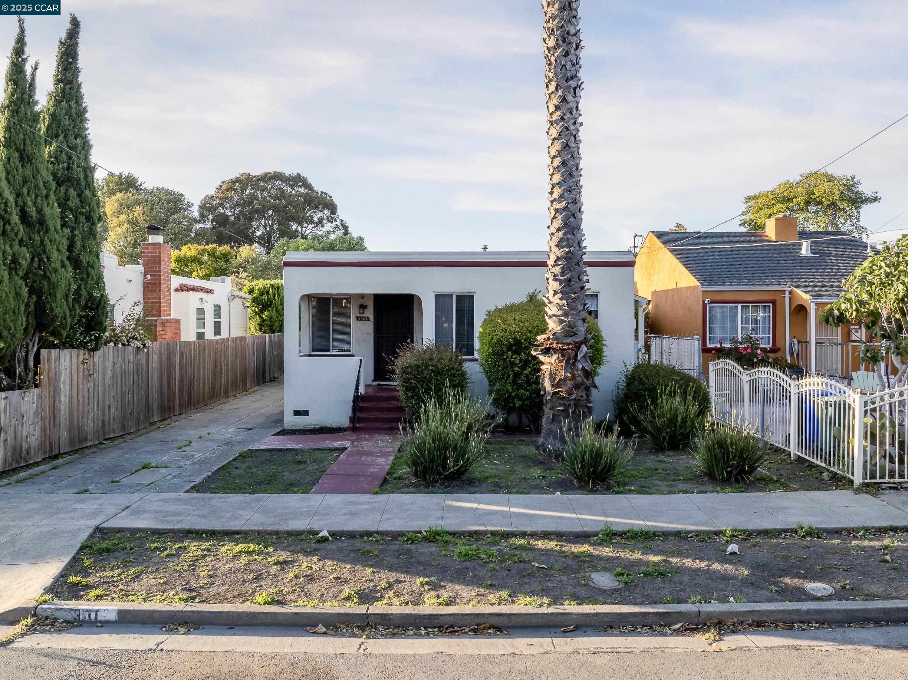 Detail Gallery Image 2 of 9 For 3307 Tulare Ave, Richmond,  CA 94804 - 2 Beds | 1 Baths