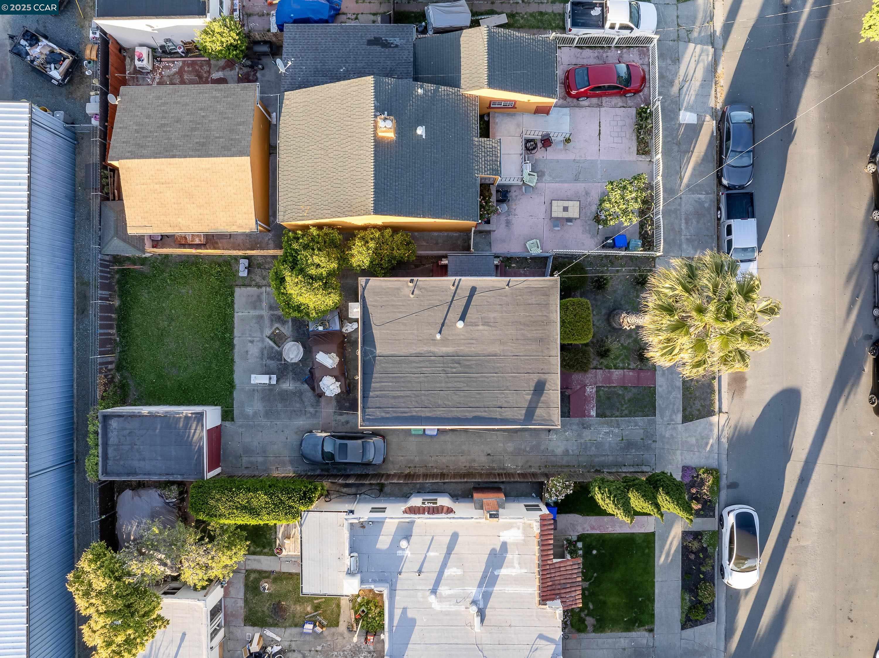Detail Gallery Image 4 of 9 For 3307 Tulare Ave, Richmond,  CA 94804 - 2 Beds | 1 Baths