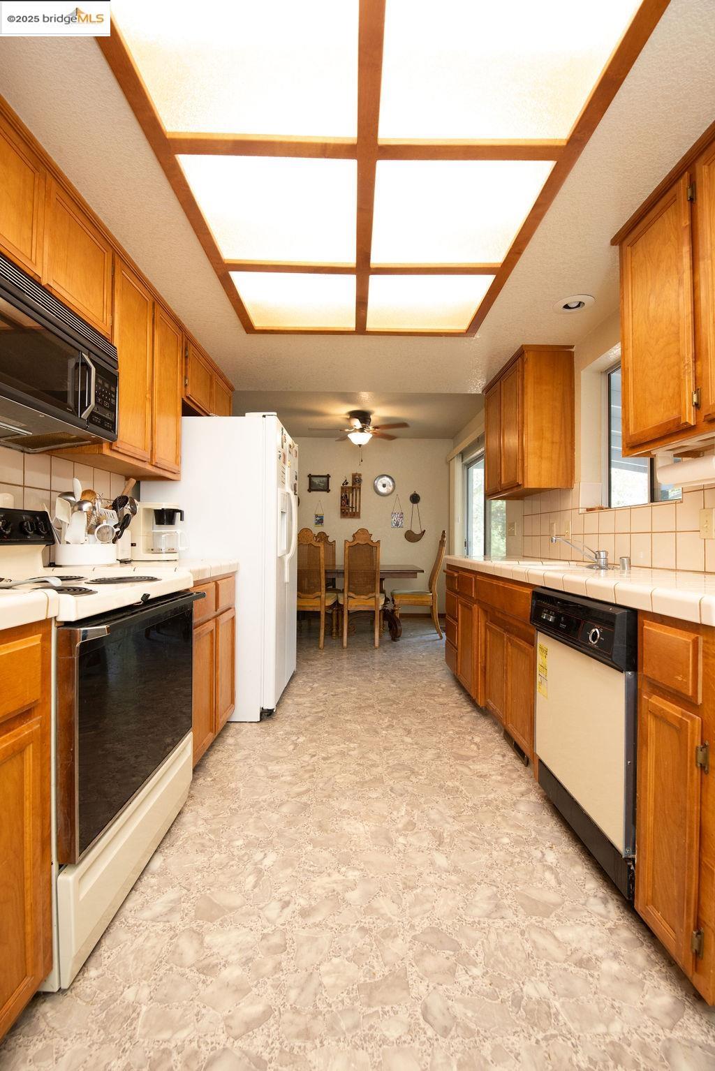 Detail Gallery Image 12 of 58 For 20839 Big Foot Cir, Groveland,  CA 95321 - 3 Beds | 2 Baths