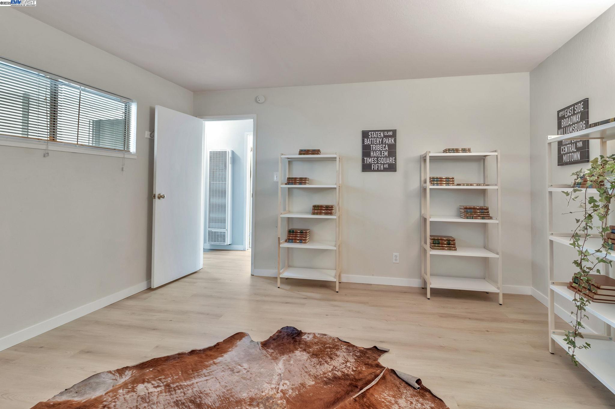 Detail Gallery Image 11 of 17 For 3877 Howe St #106,  Oakland,  CA 94611 - 2 Beds | 1 Baths
