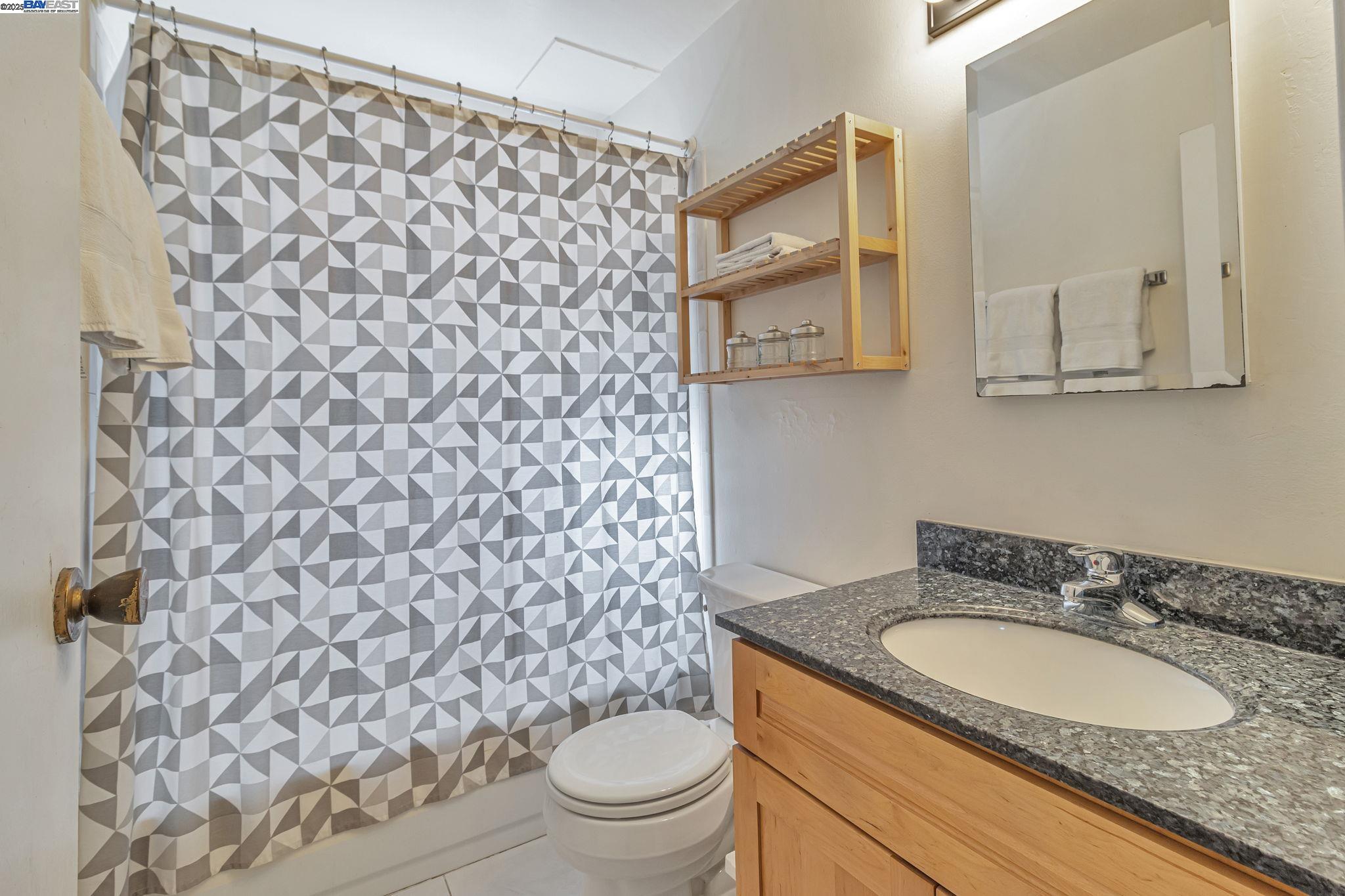 Detail Gallery Image 14 of 17 For 3877 Howe St #106,  Oakland,  CA 94611 - 2 Beds | 1 Baths