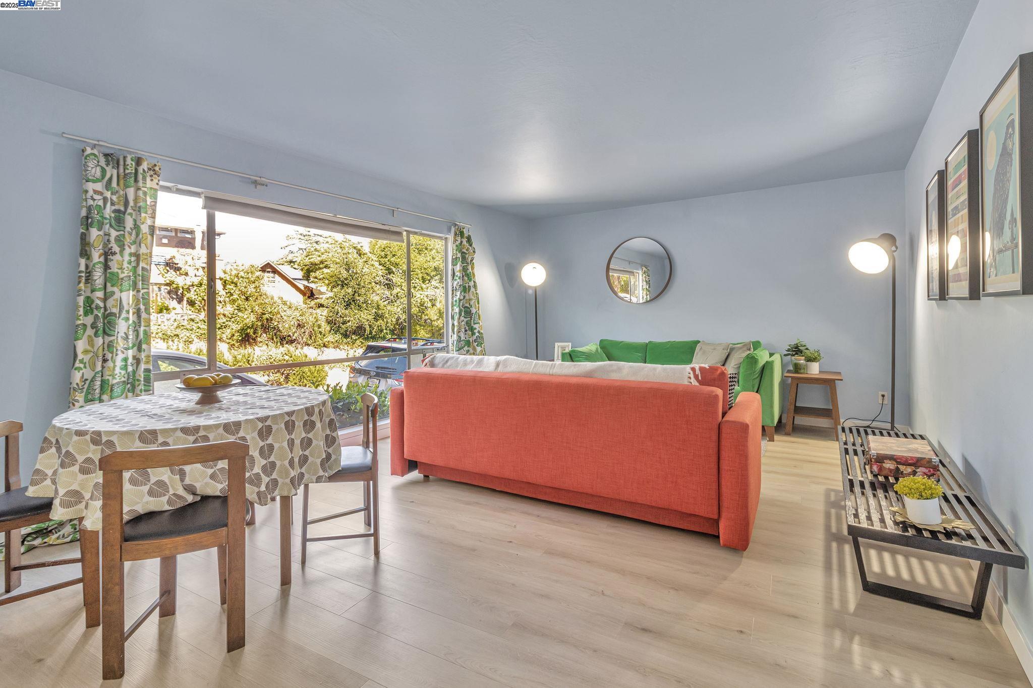 Detail Gallery Image 7 of 17 For 3877 Howe St #106,  Oakland,  CA 94611 - 2 Beds | 1 Baths